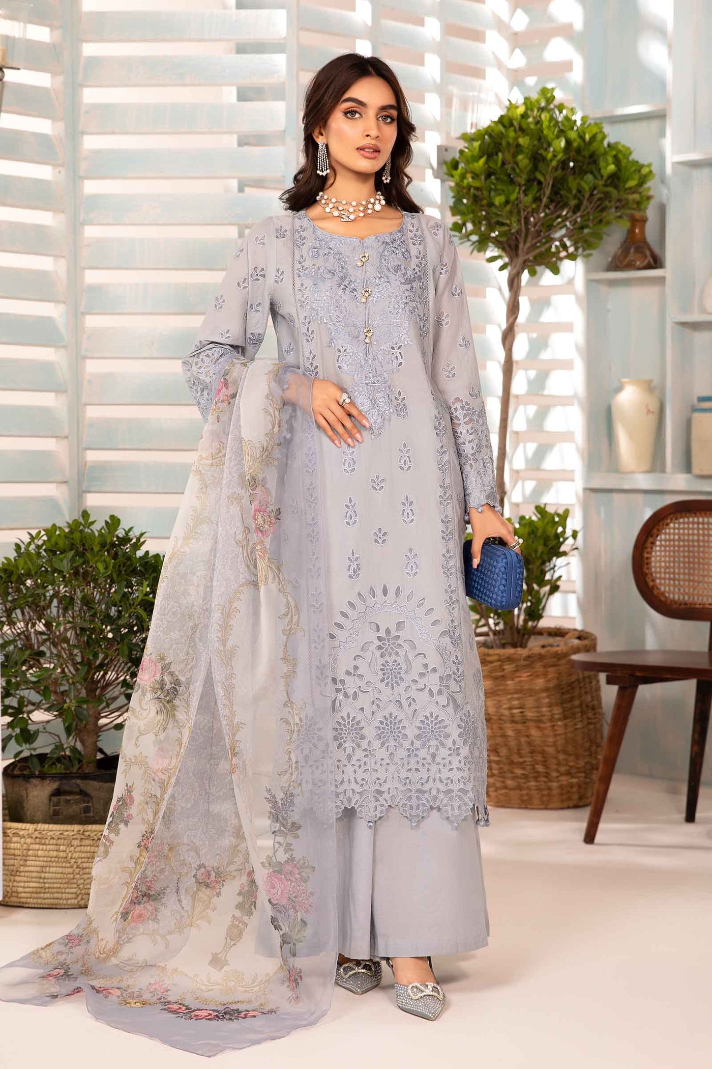 3 PIECE EMBROIDERED LAWN SUIT | DW-EA24-01