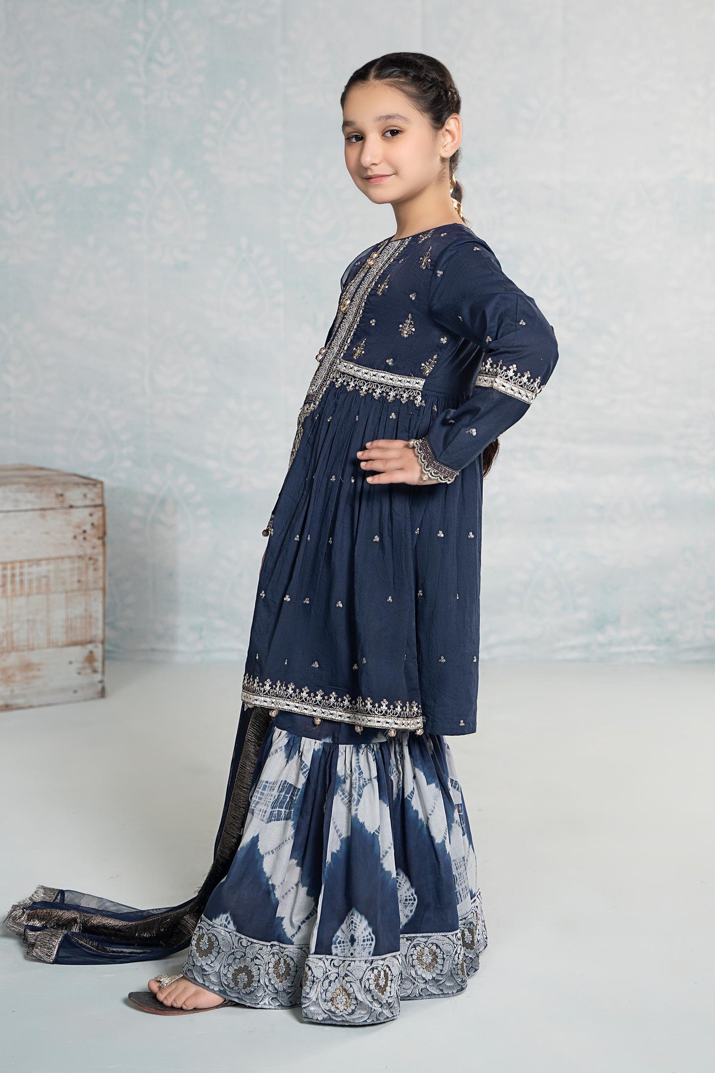 3 PIECE EMBROIDERED LAWN SUIT | MKD-EF24-24