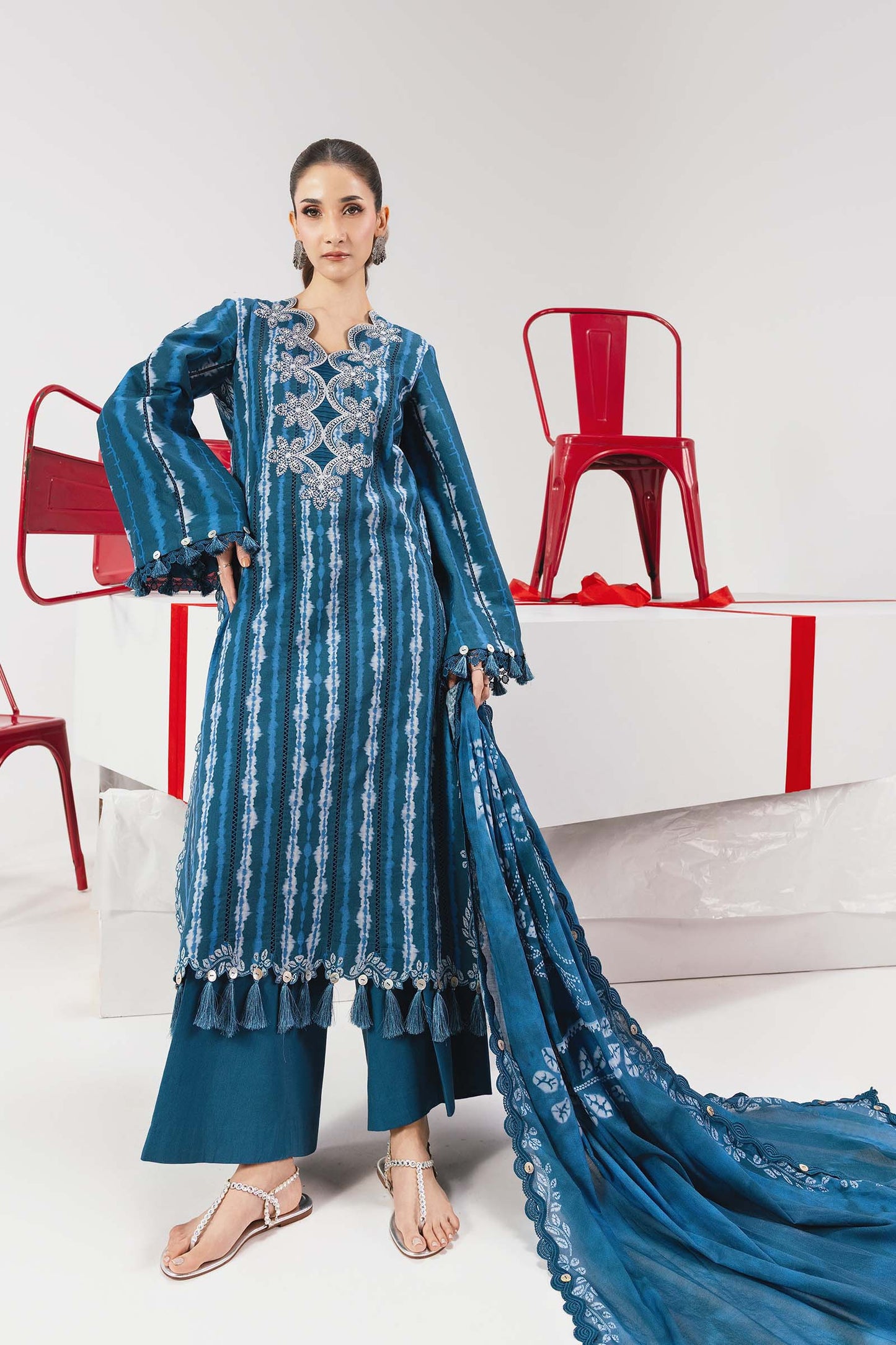 3 Pc Unstitched Embroidered Lawn Suit