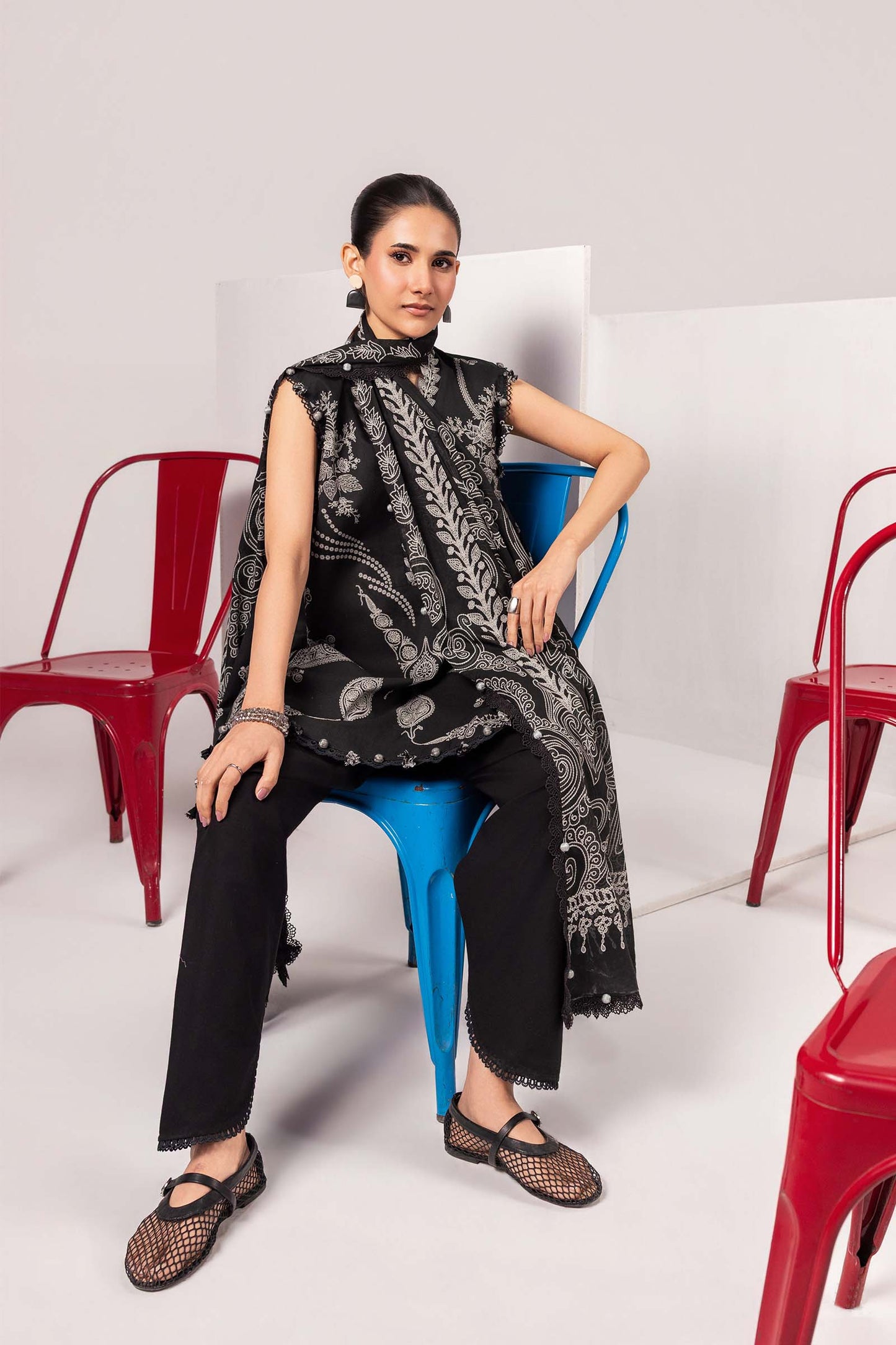 3 Pc Unstitched Embroidered Lawn Suit