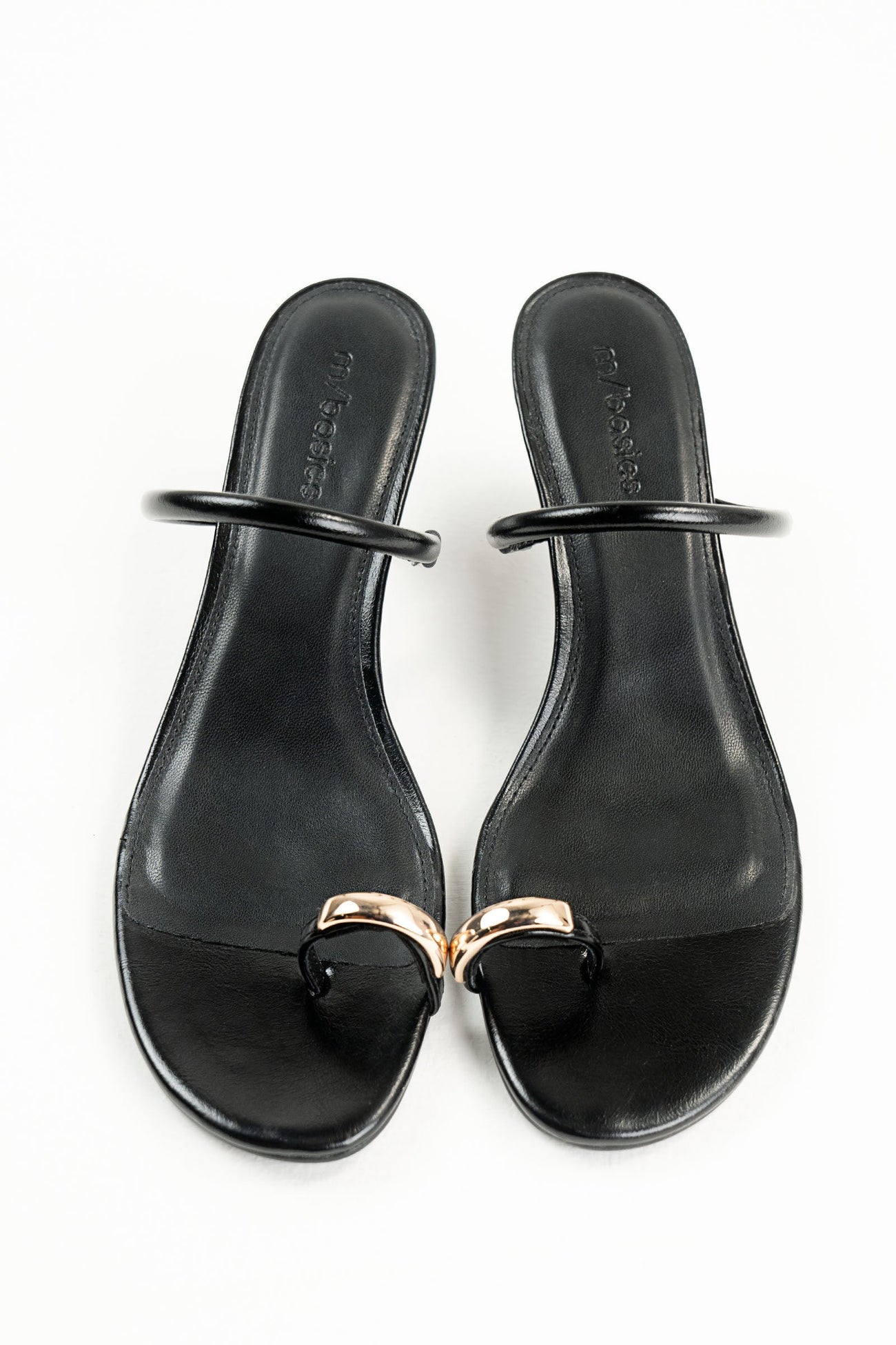Toe-ring strappy heels