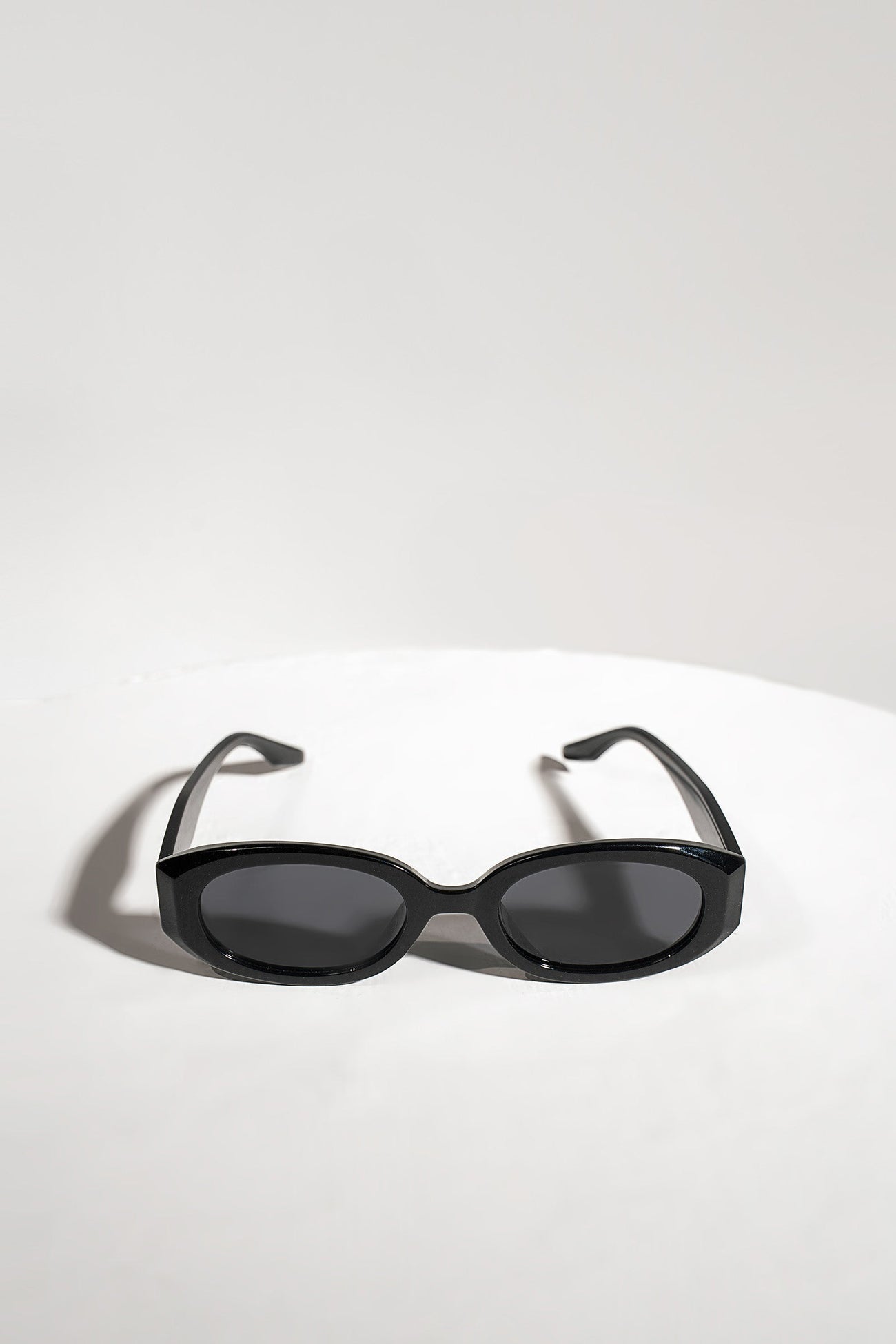 Minimal Oval Sunglasses