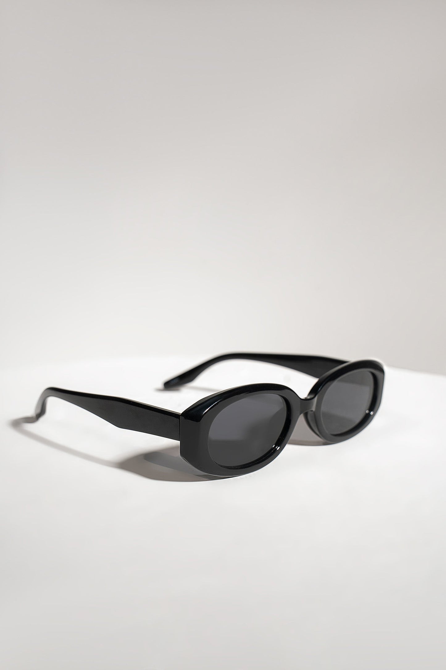 Minimal Oval Sunglasses