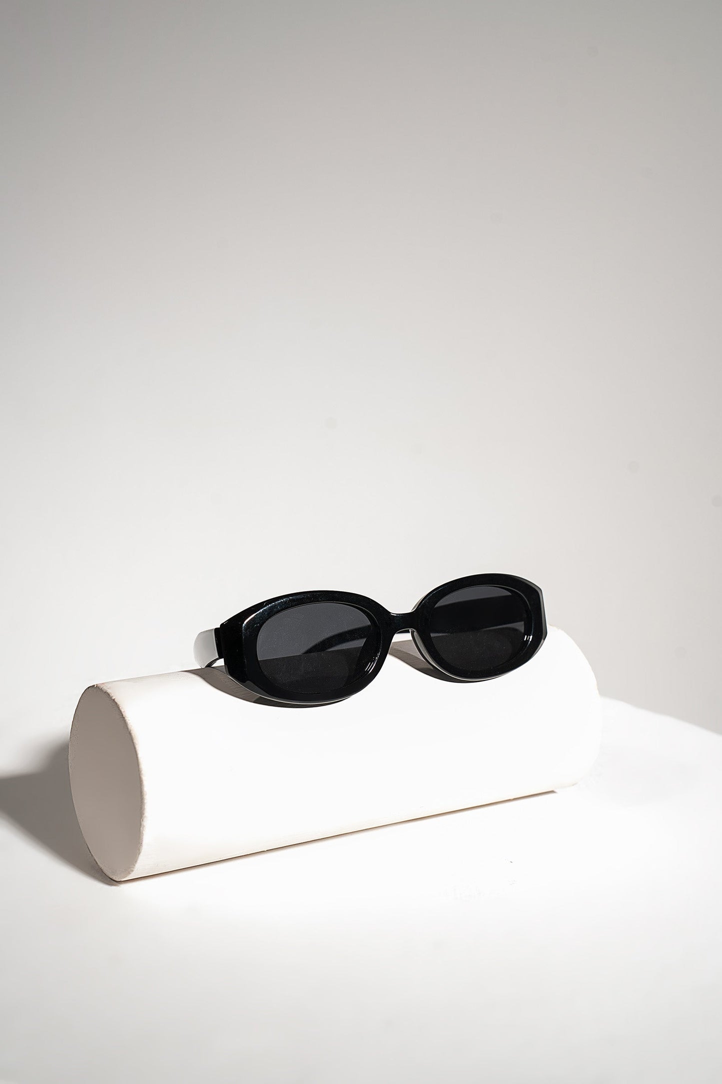 Minimal Oval Sunglasses
