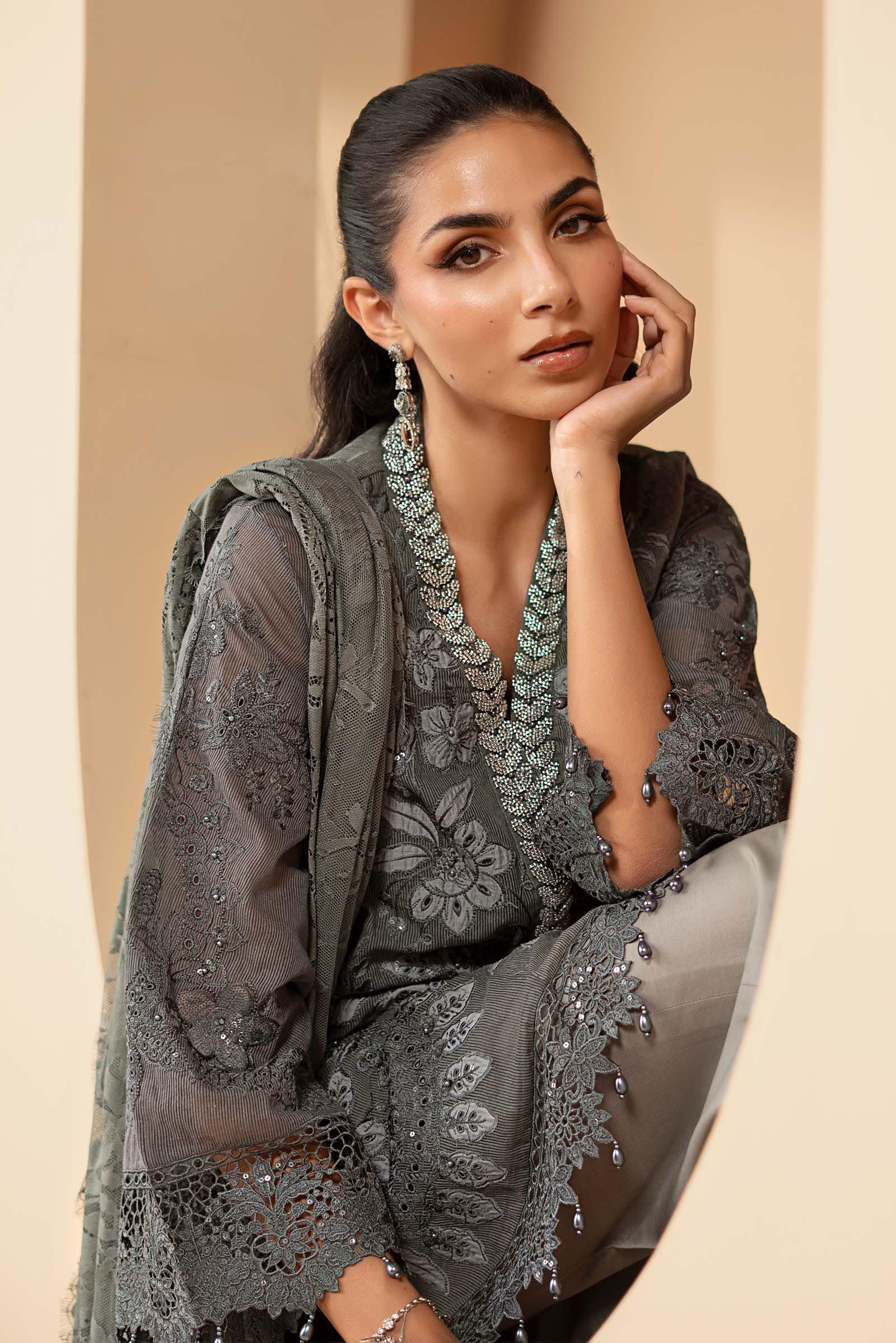 3 Piece Embroidered Lawn Karandi Suit