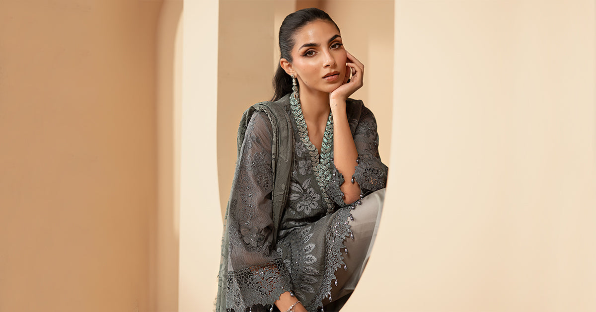 3 Piece Embroidered Lawn Karandi Suit