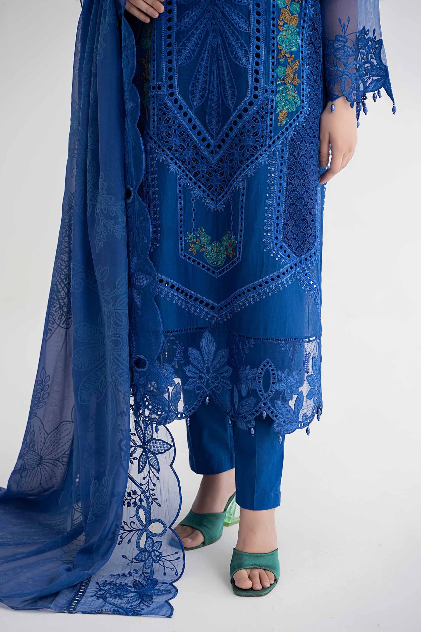 3 Piece Embroidered Lawn Suit | DS-2404-B