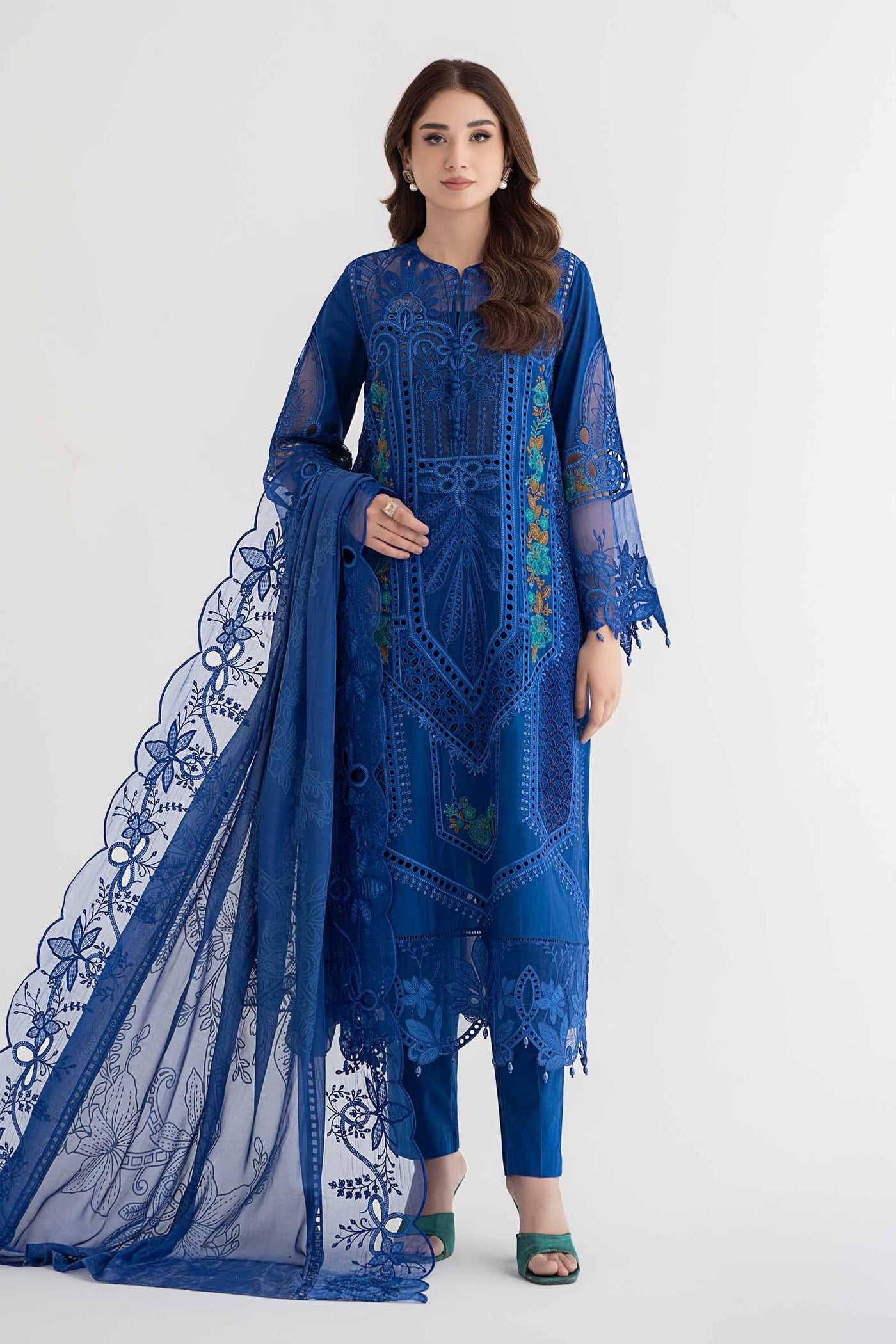 3 PIECE EMBROIDERED LAWN SUIT | DS-2404-B