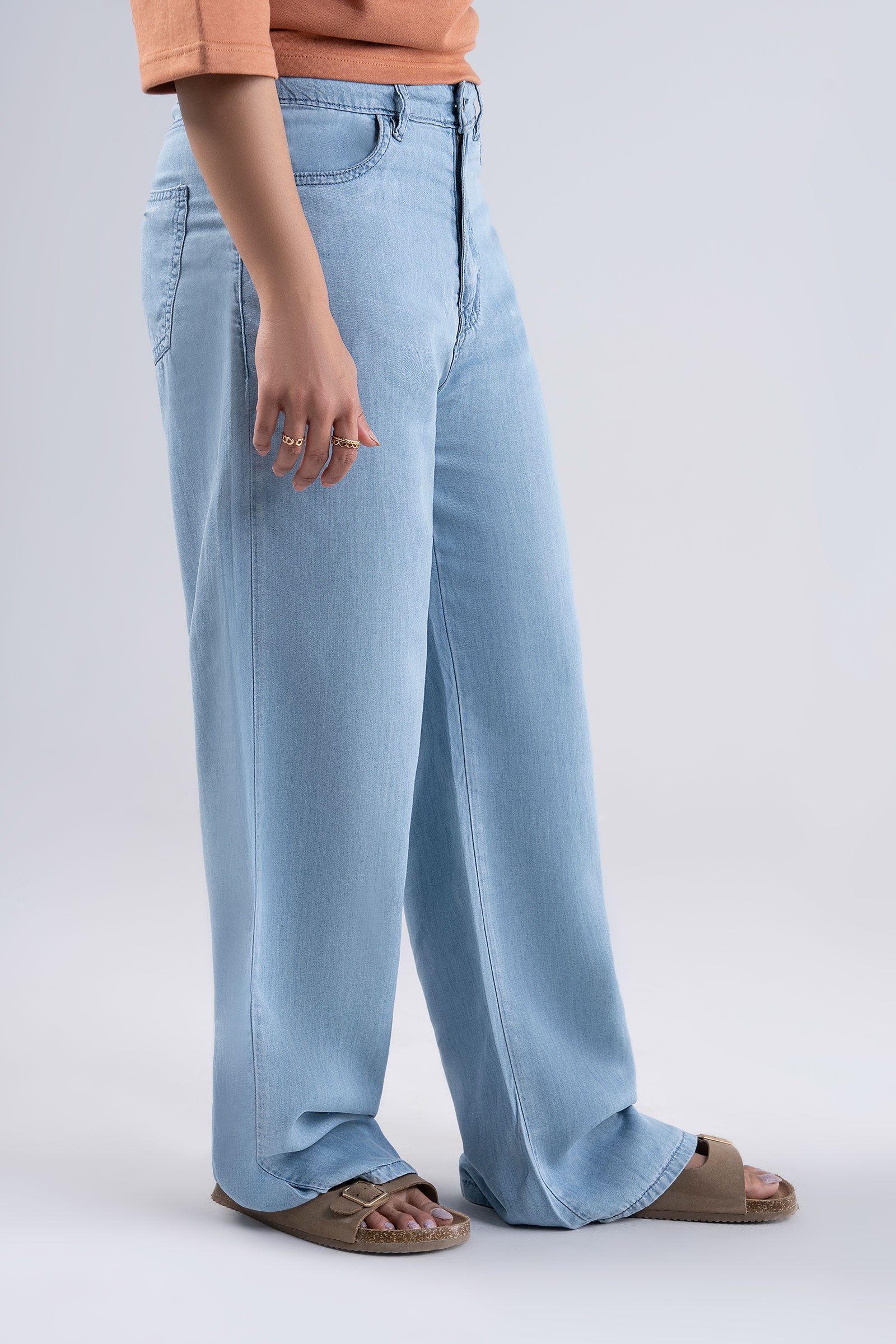 Wide-Leg Jeans