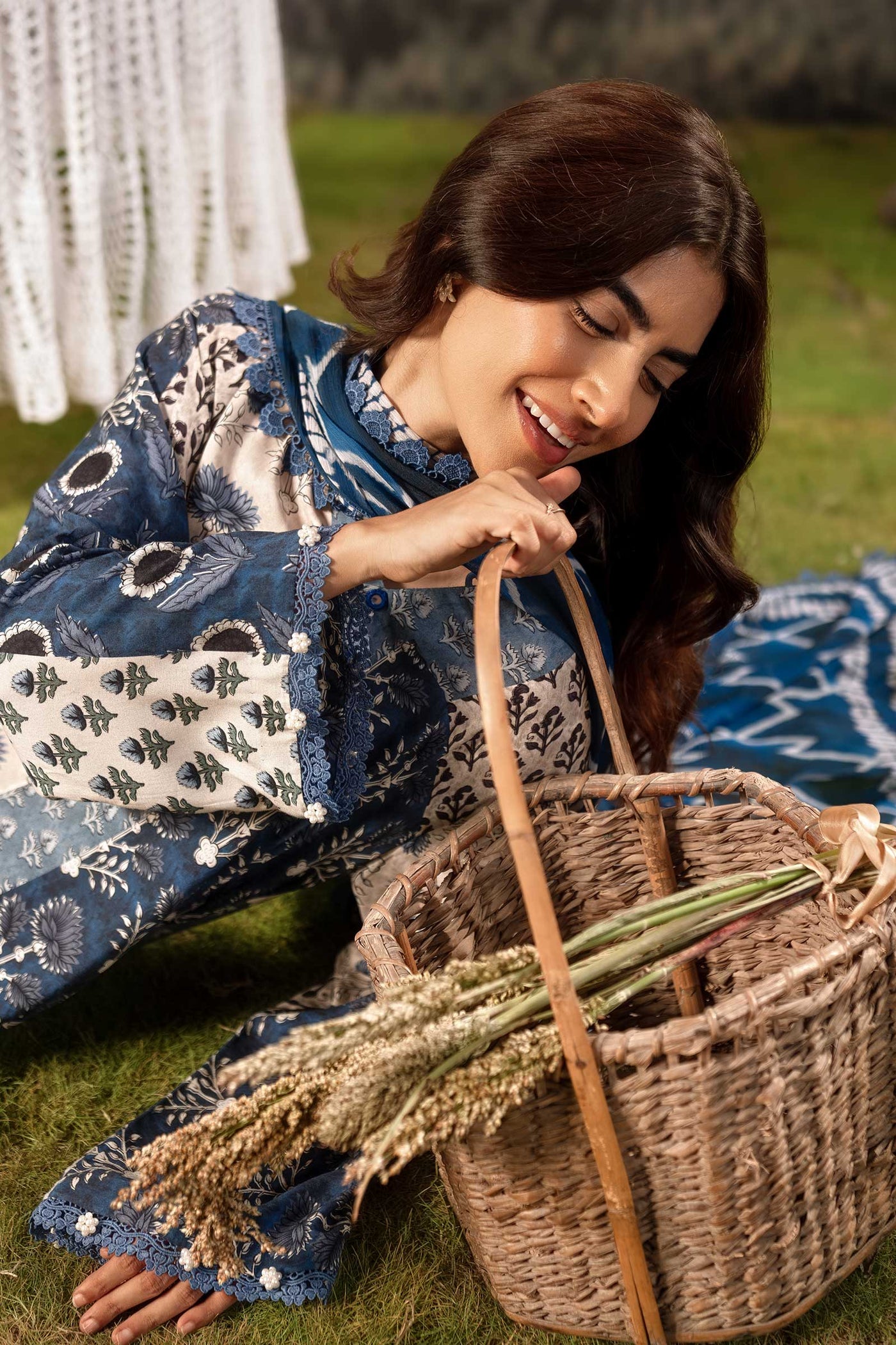 3 Pc Unstitched Embroidered Arabic Lawn Suit | MB-PFUS25-02A