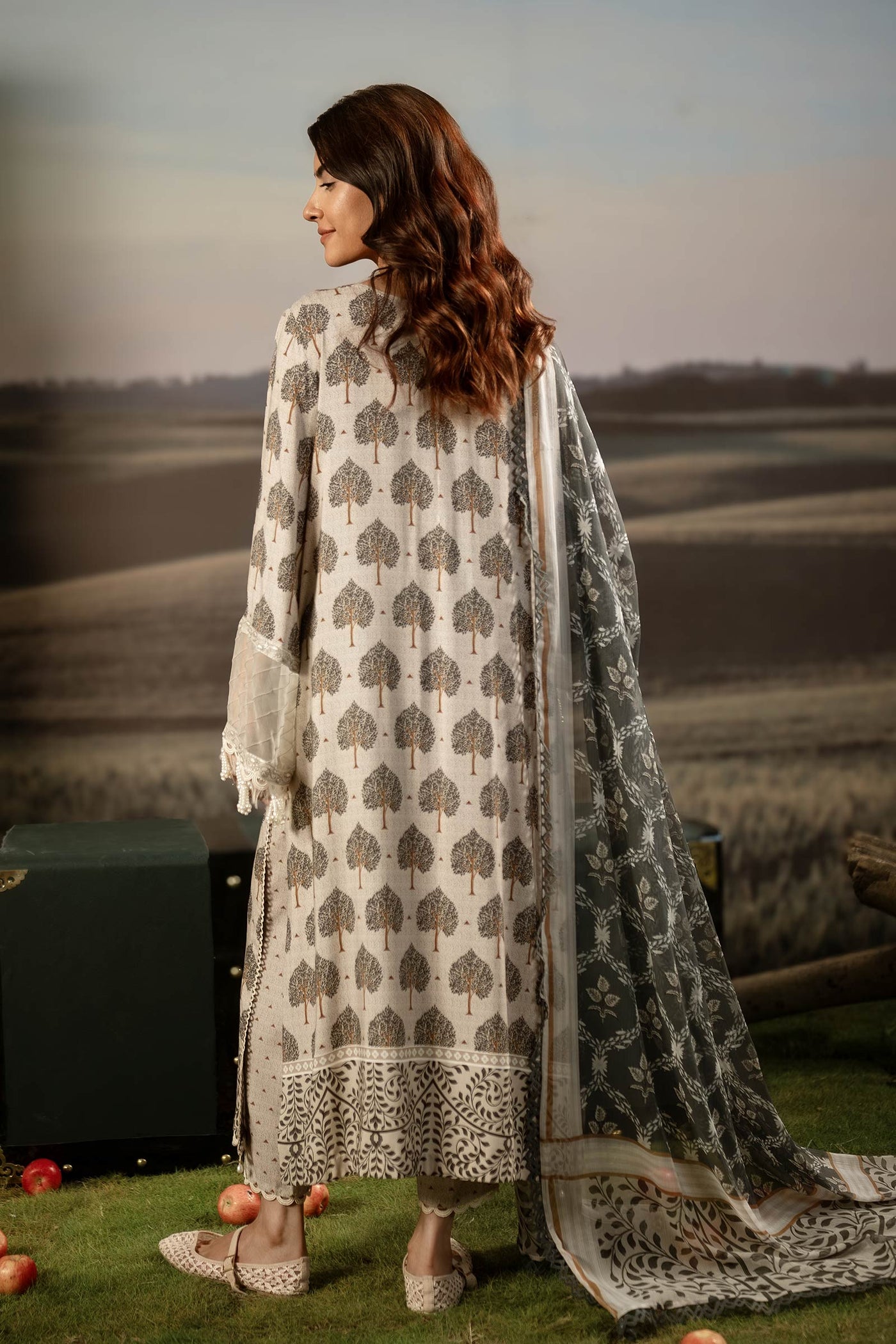 3 Pc Unstitched Embroidered Arabic Lawn Suit | MB-PFUS25-03A