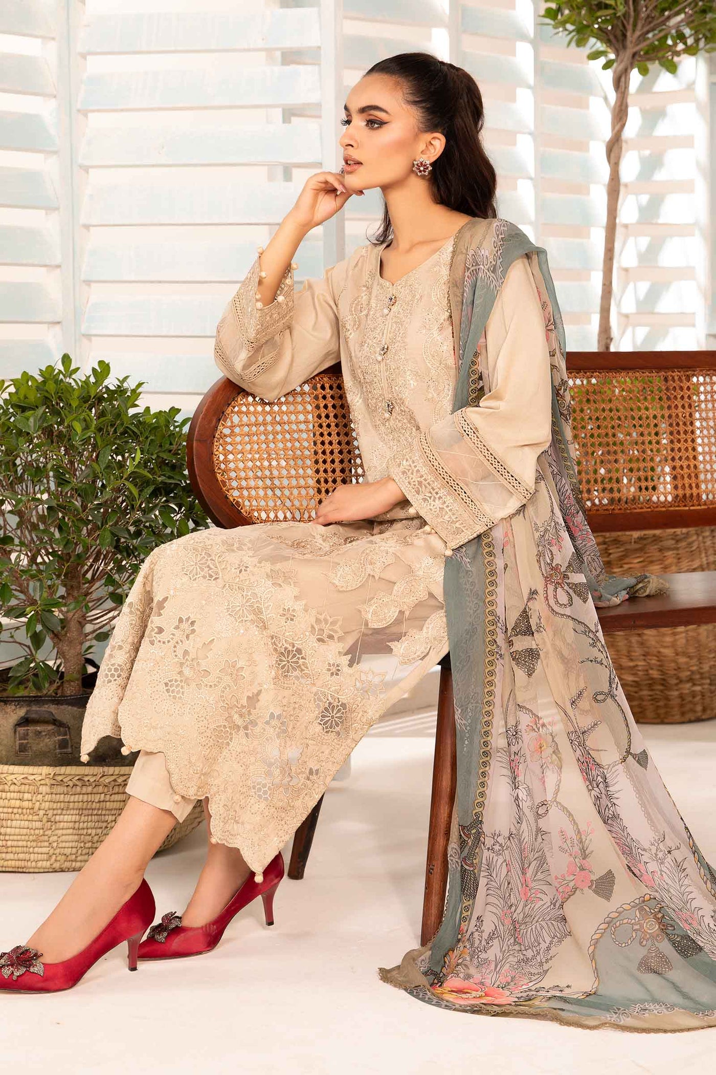 3 PIECE EMBROIDERED LAWN SUIT | DW-EA24-04