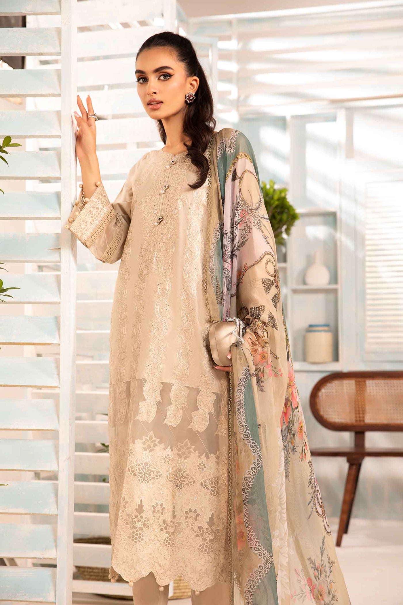 3 PIECE EMBROIDERED LAWN SUIT | DW-EA24-04