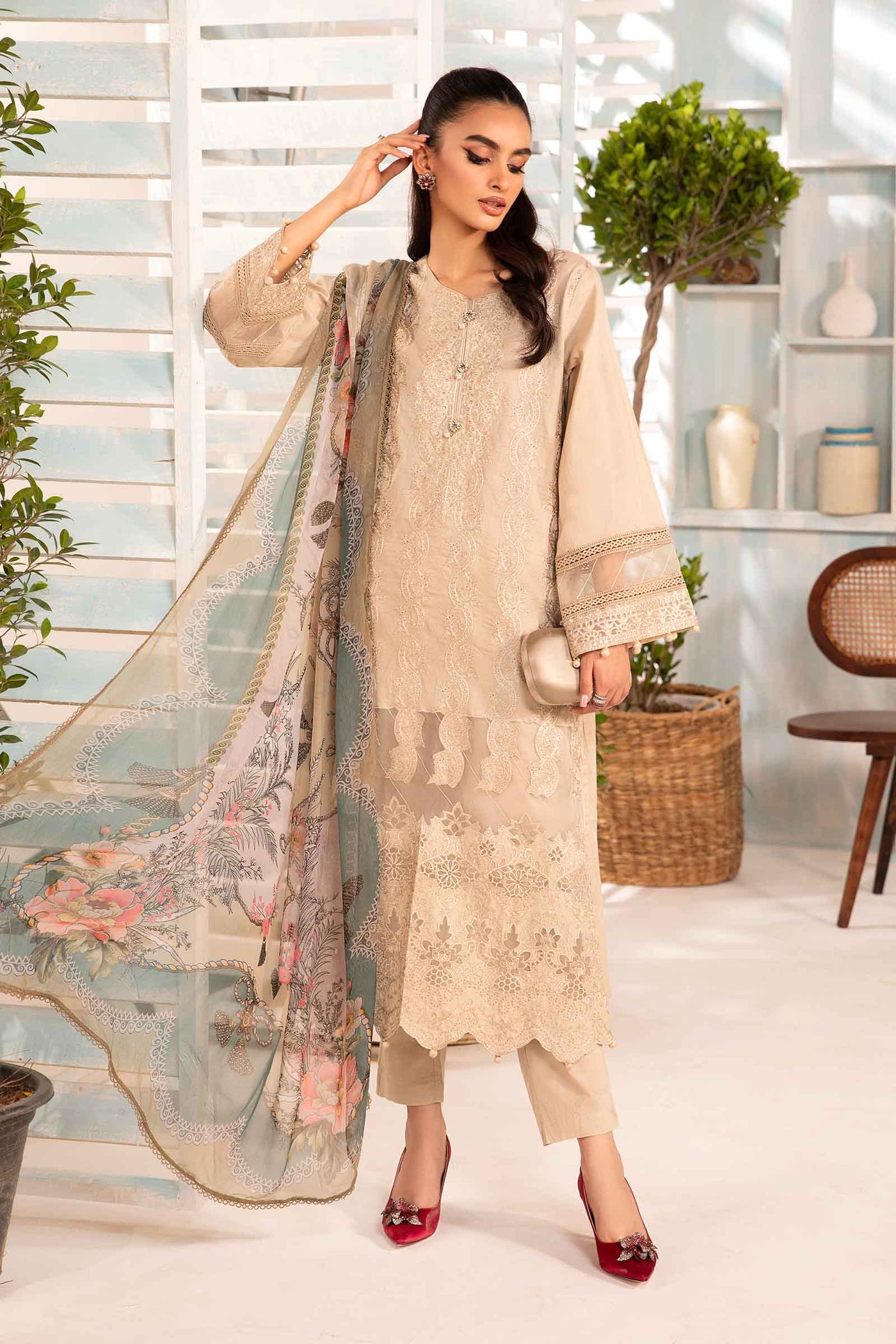 3 PIECE EMBROIDERED LAWN SUIT | DW-EA24-04