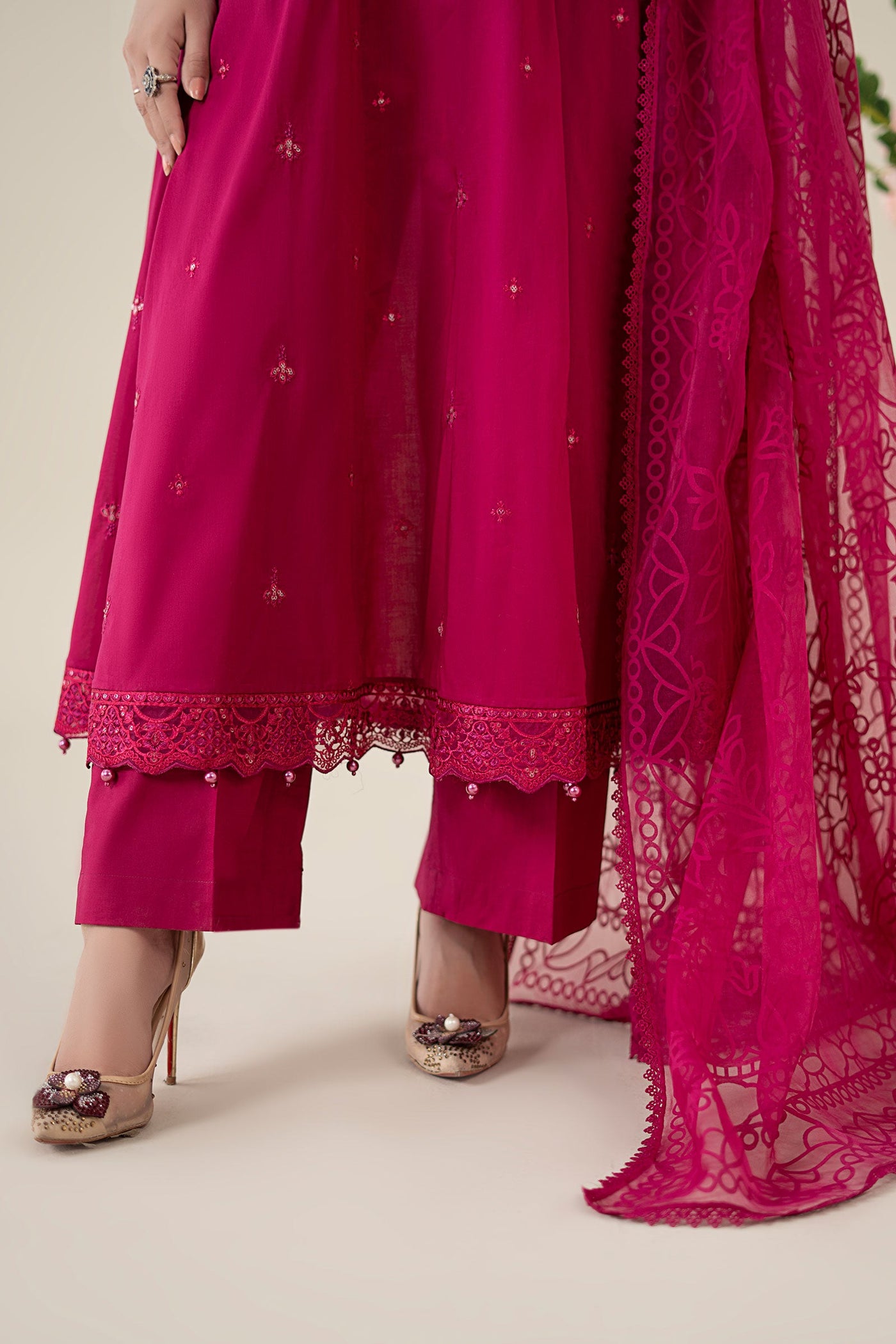3 Piece Embroidered Lawn Suit |  DW-EA25-08