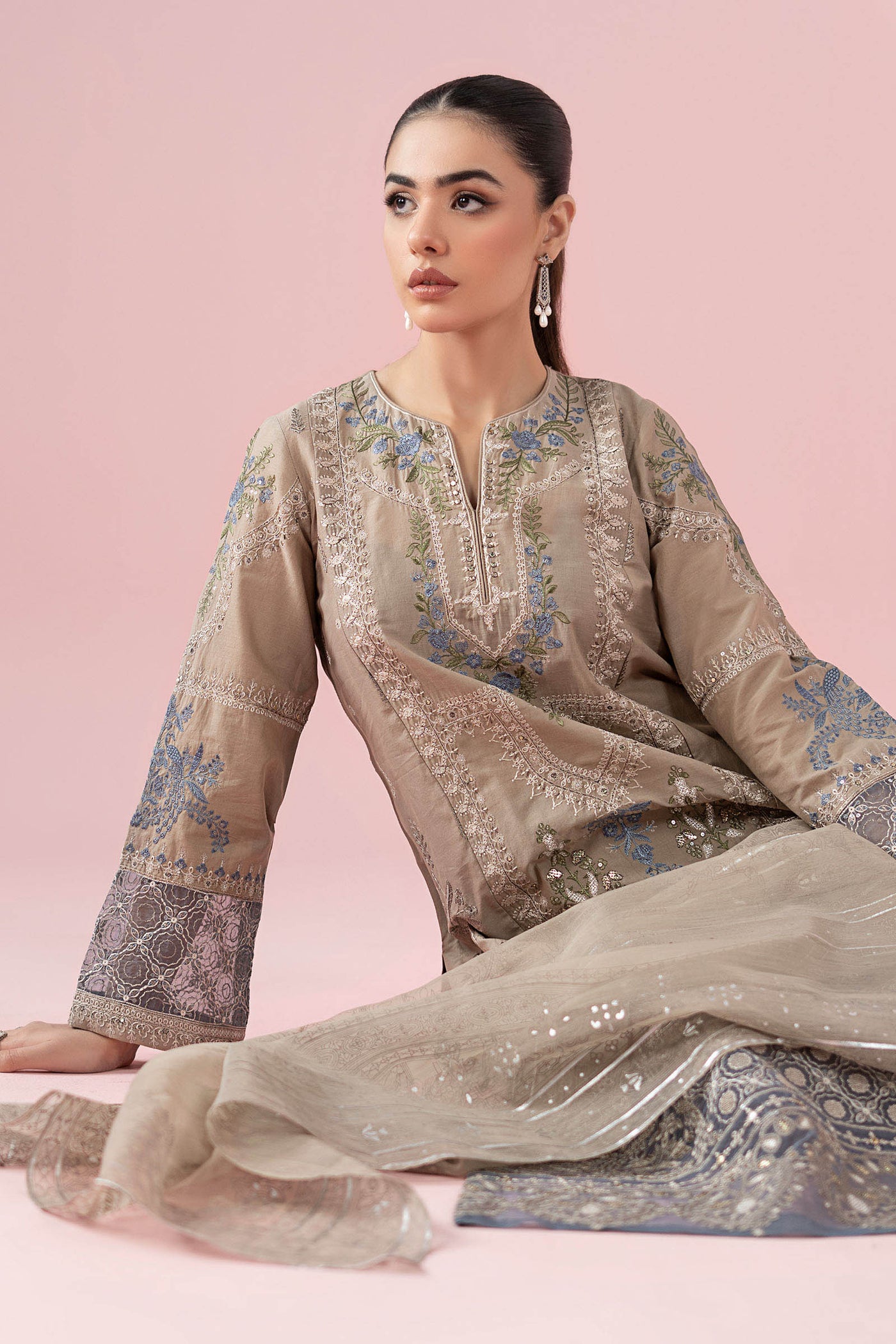 3 Piece Embroidered Lawn Suit |  DW-EA25-121