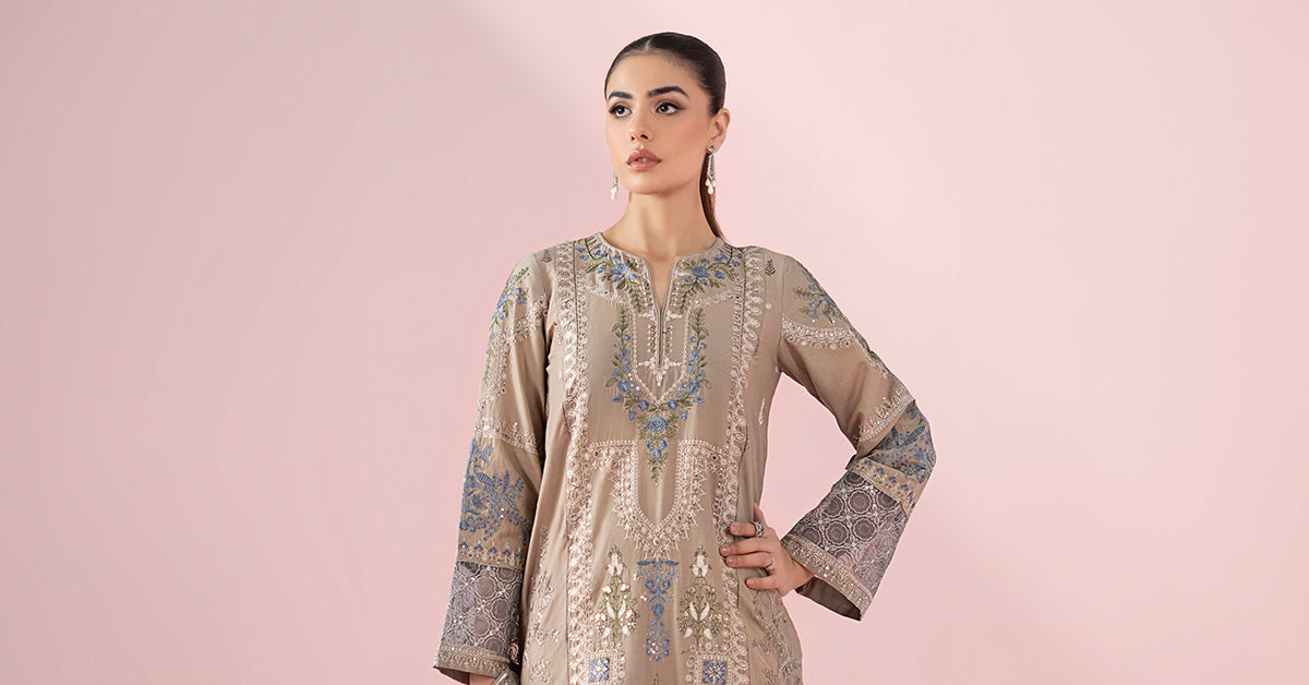 3 Piece Embroidered Lawn Suit |  DW-EA25-121