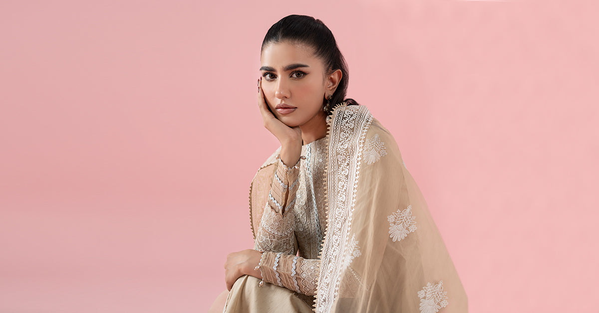 3 Piece Embroidered Lawn Suit |  DW-EA25-37