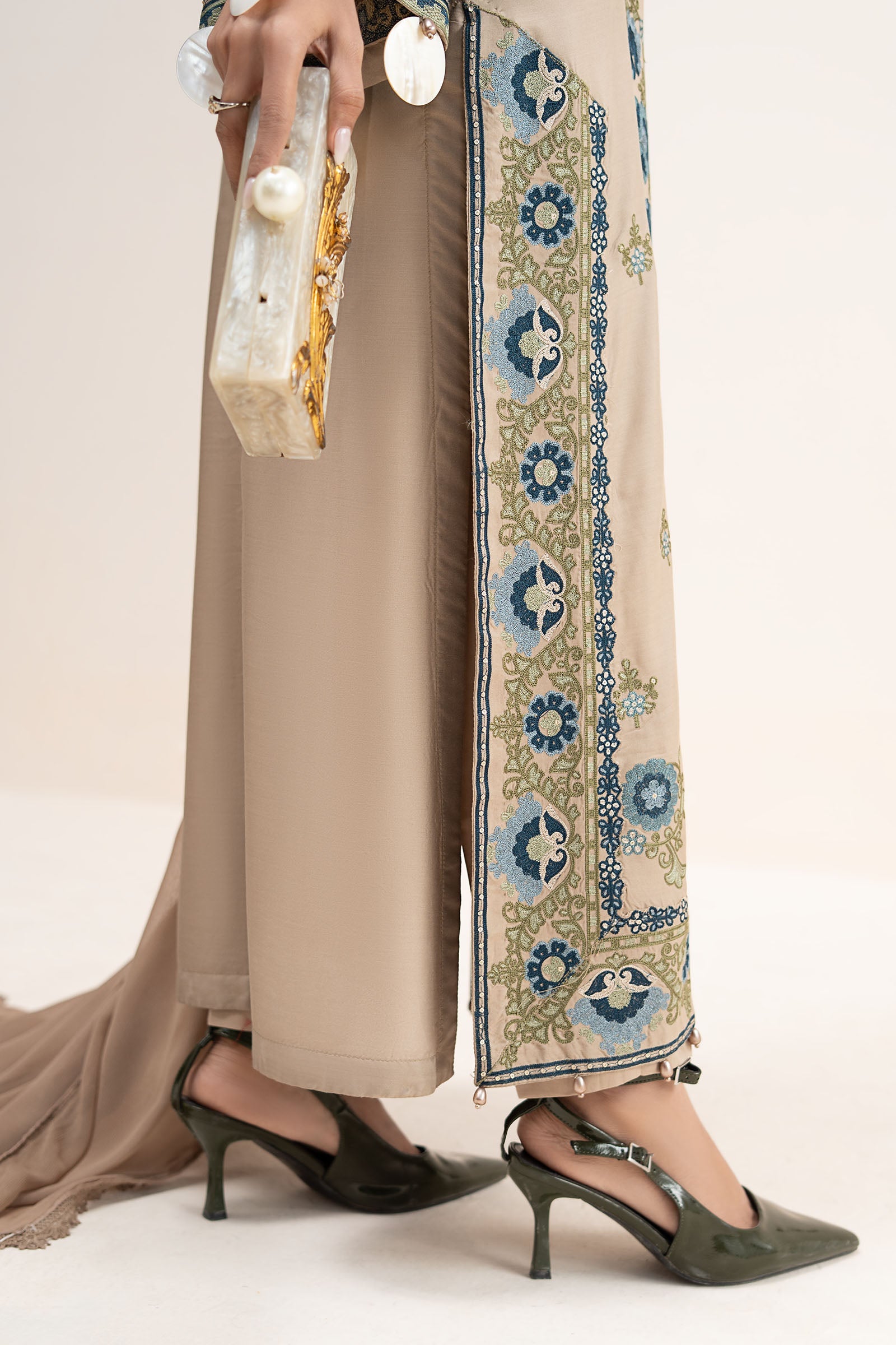 3 Piece Embroidered Arabic Lawn Suit