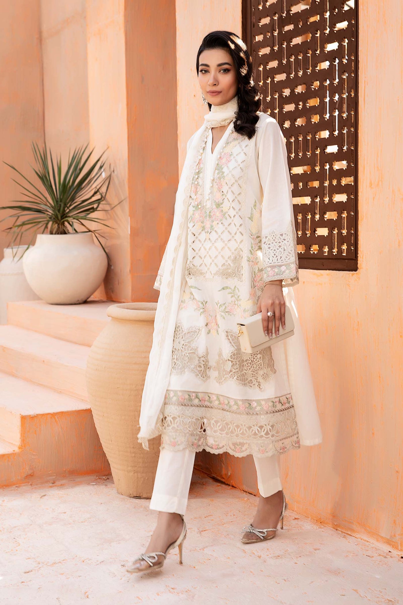 3 PIECE EMBROIDERED LAWN SUIT | DW-EF24-17