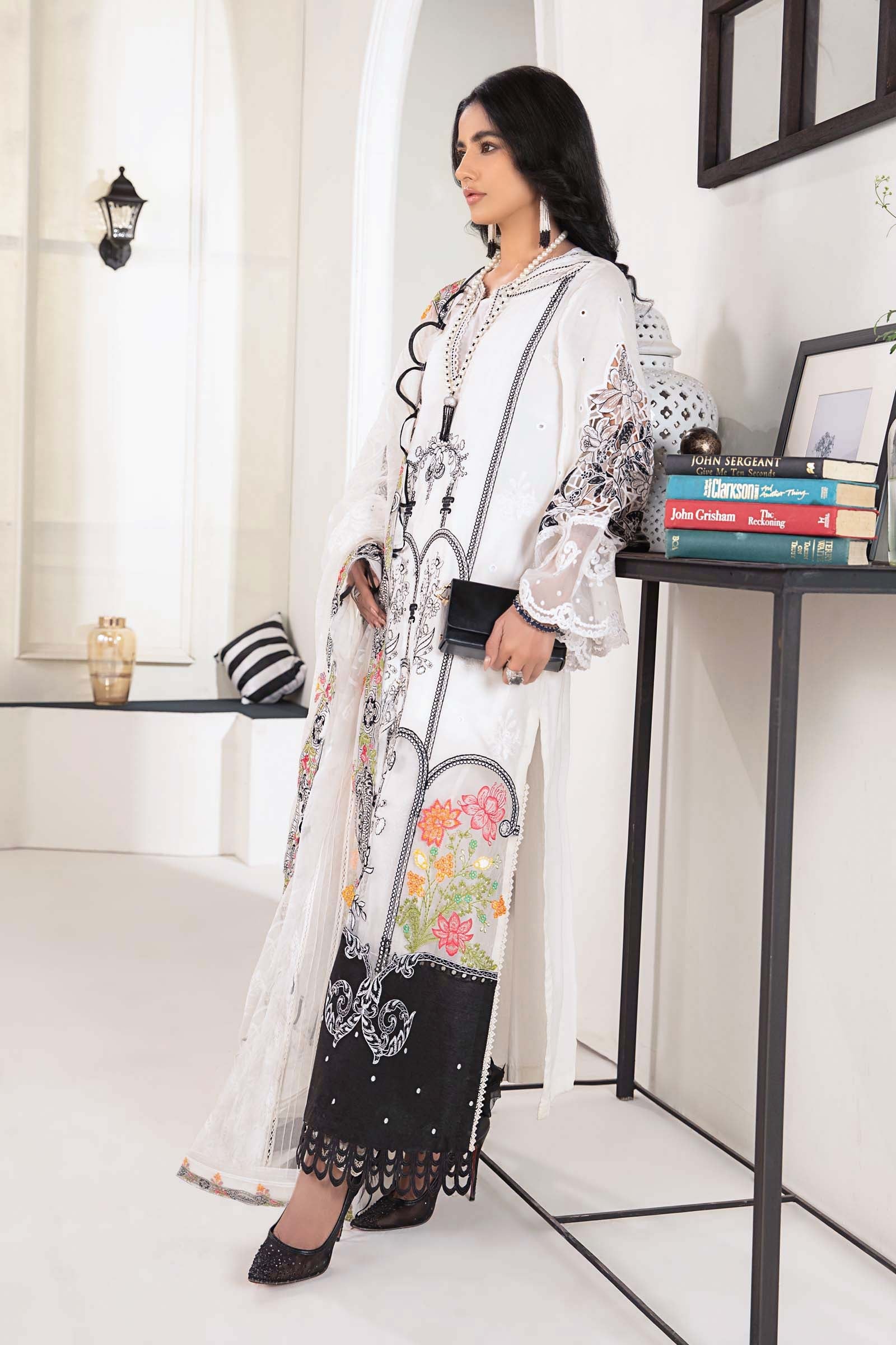 3 Piece Embroidered Lawn Suit