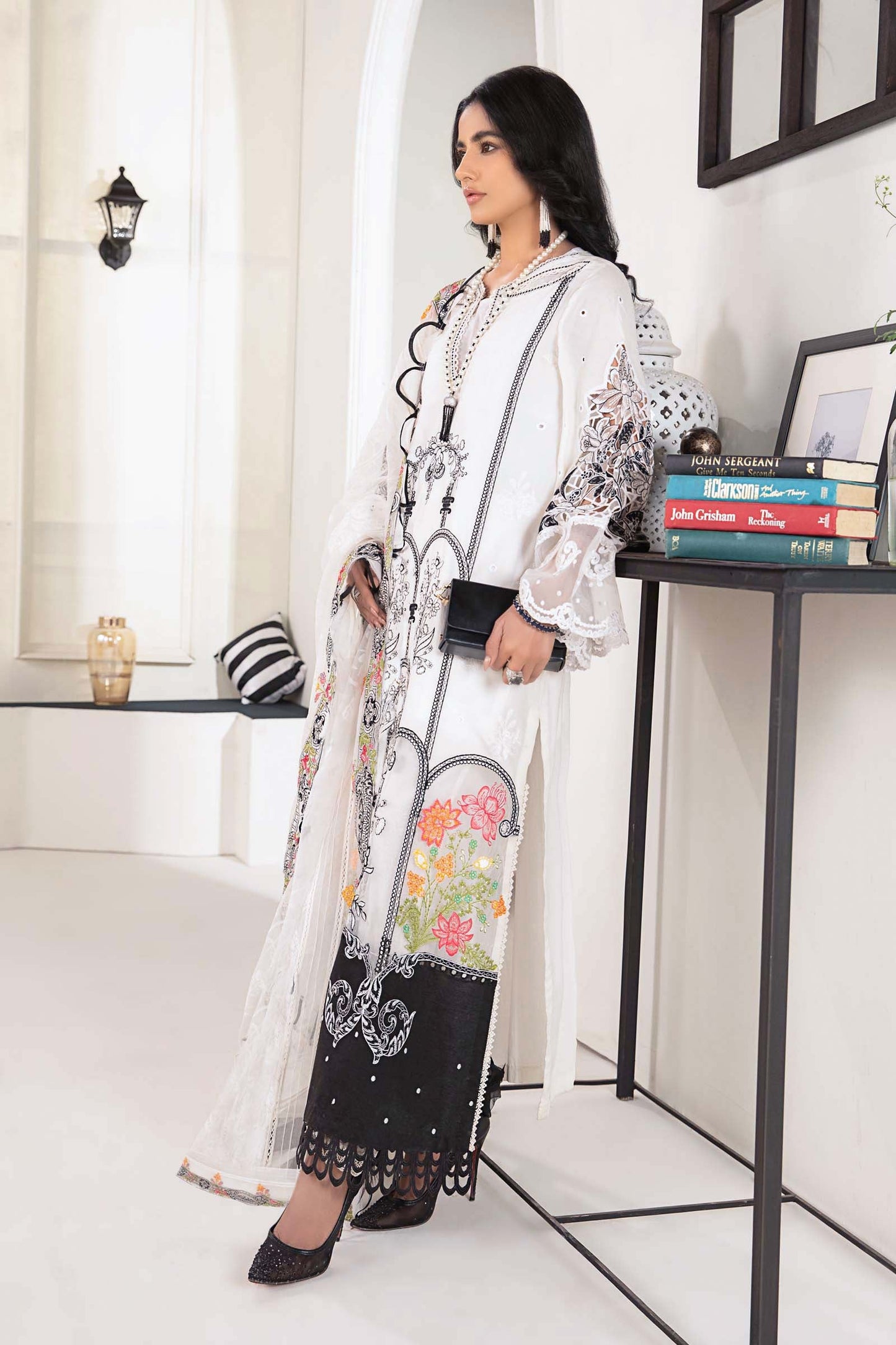 3 Piece Embroidered Lawn Suit