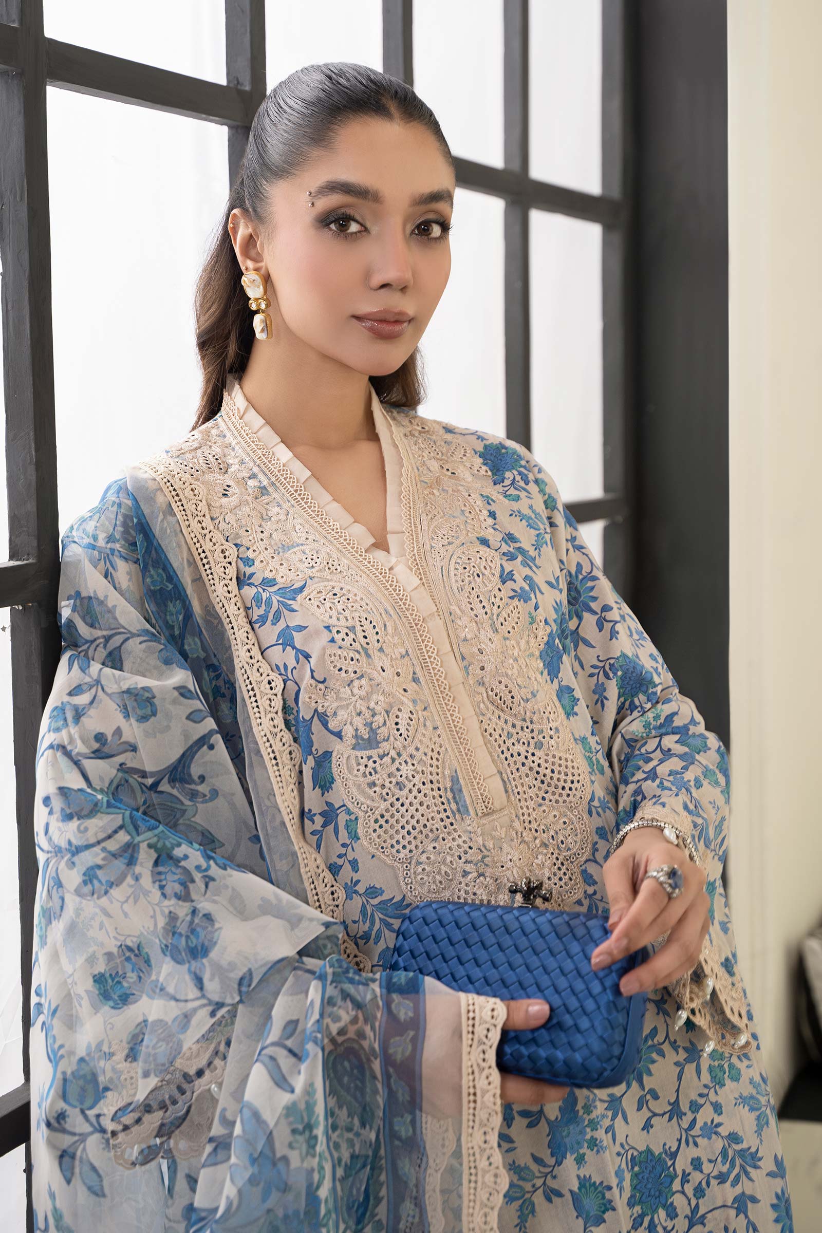 3 Piece Embroidered Lawn Suit