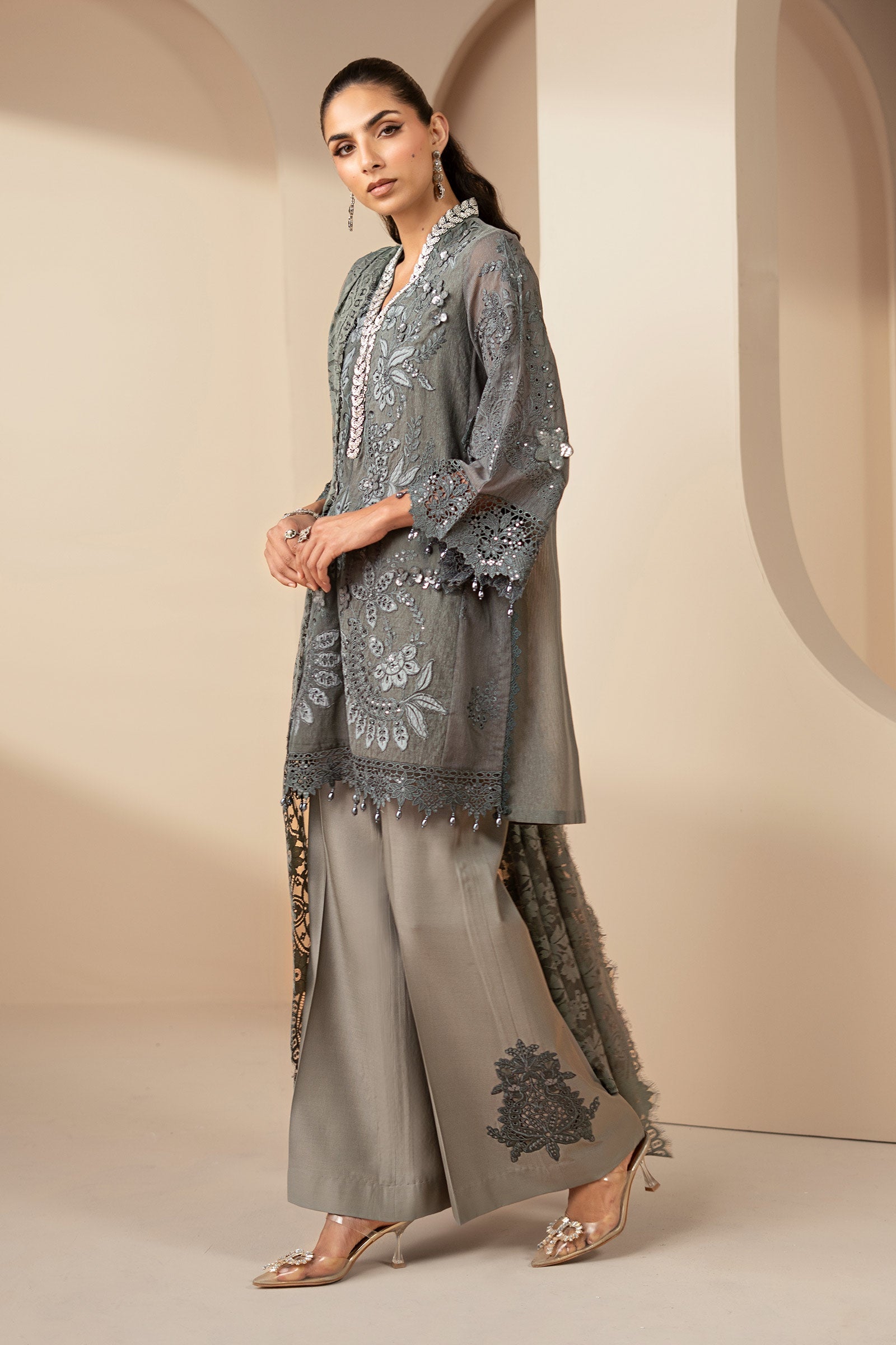 3 Piece Embroidered Lawn Karandi Suit
