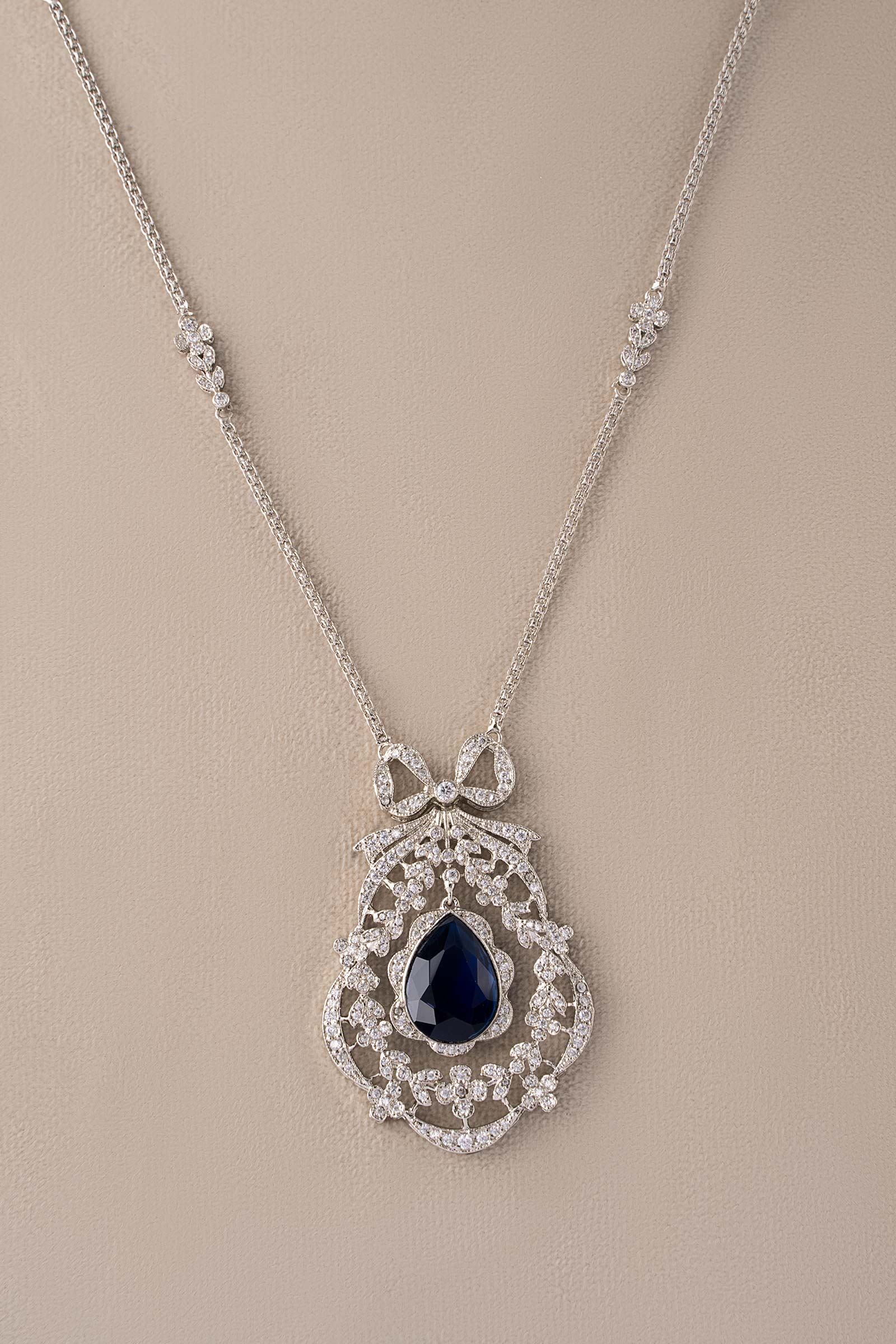 Bow Pendant