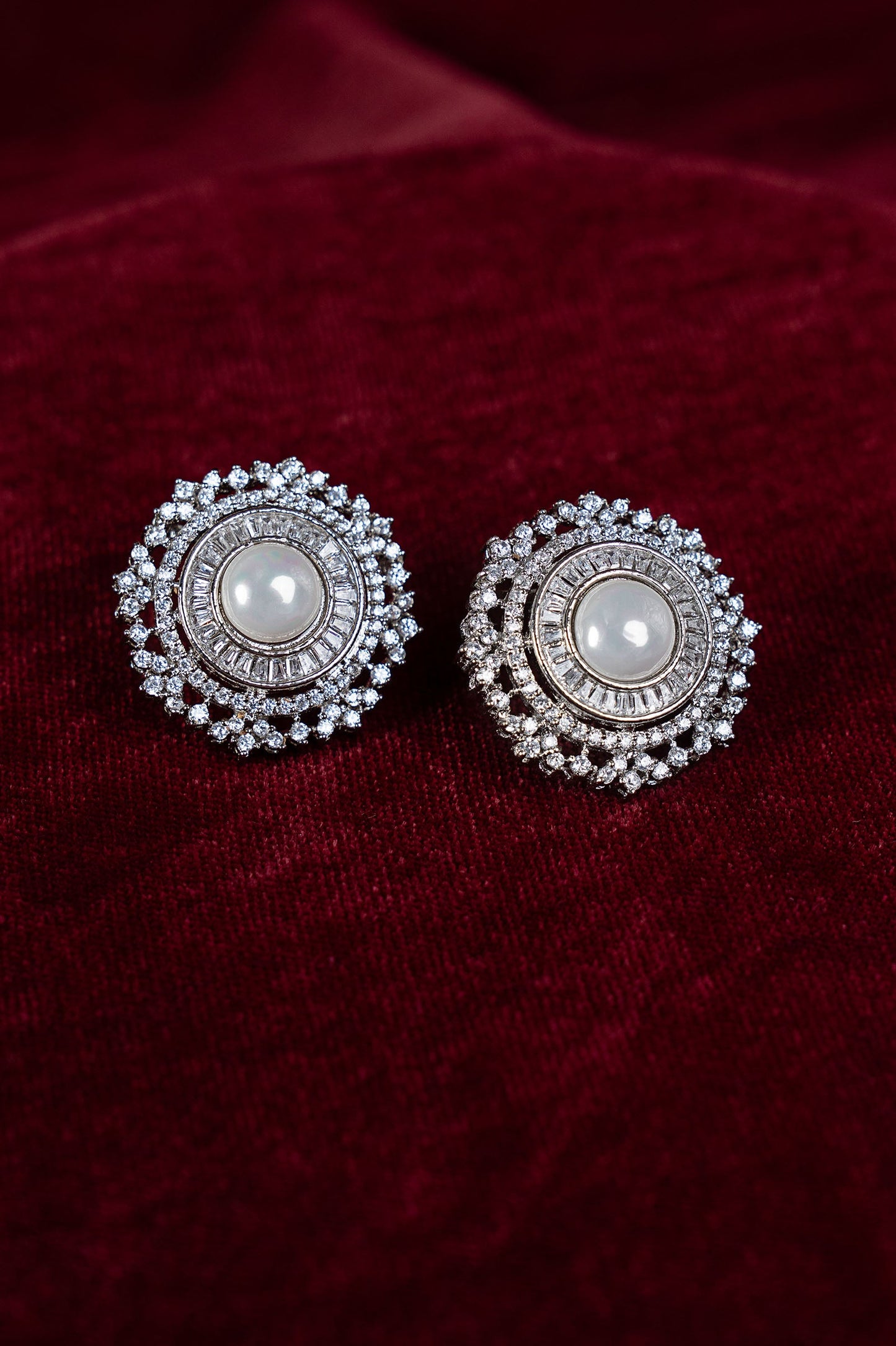 Mahasti Studs