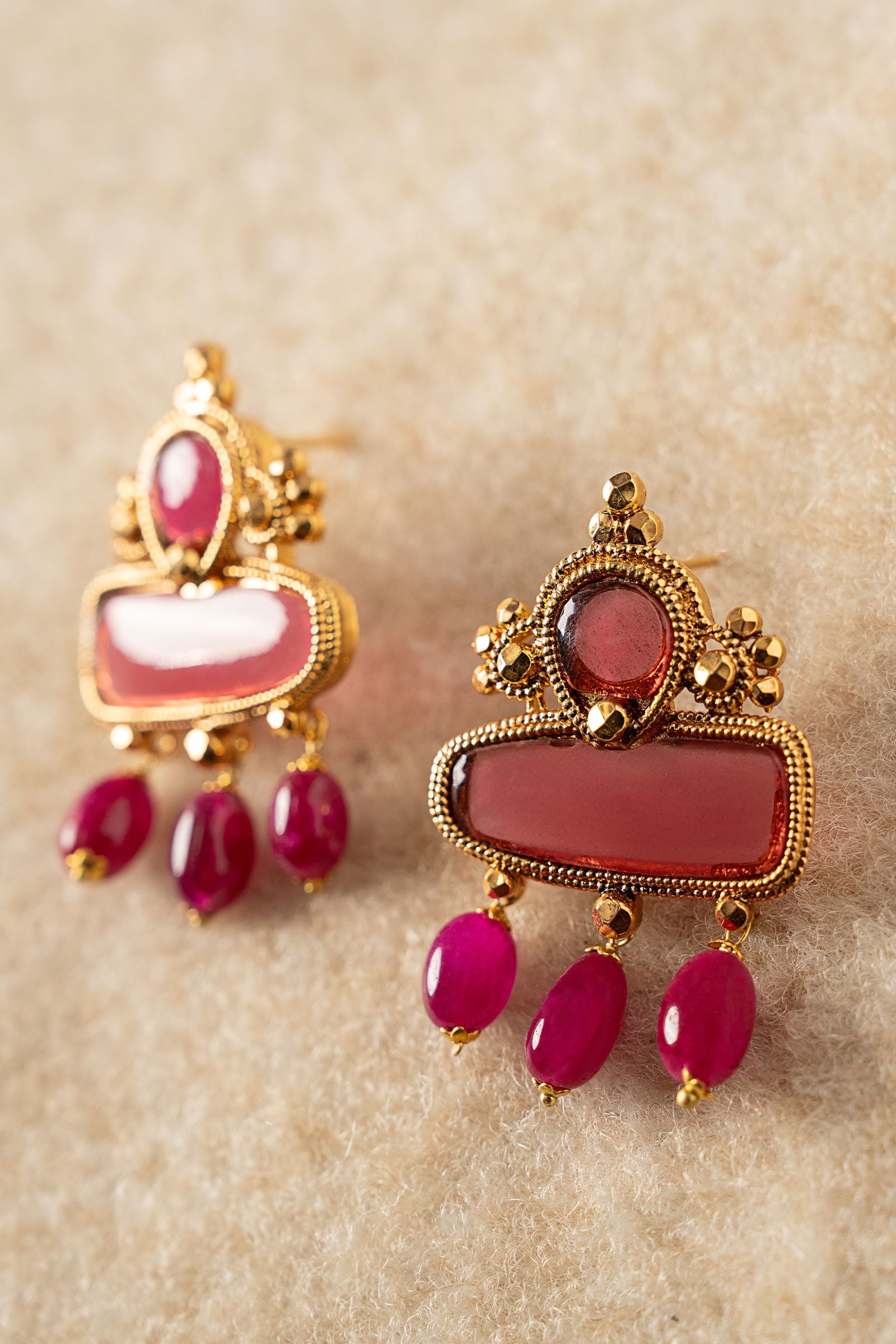 Onyrella Studs