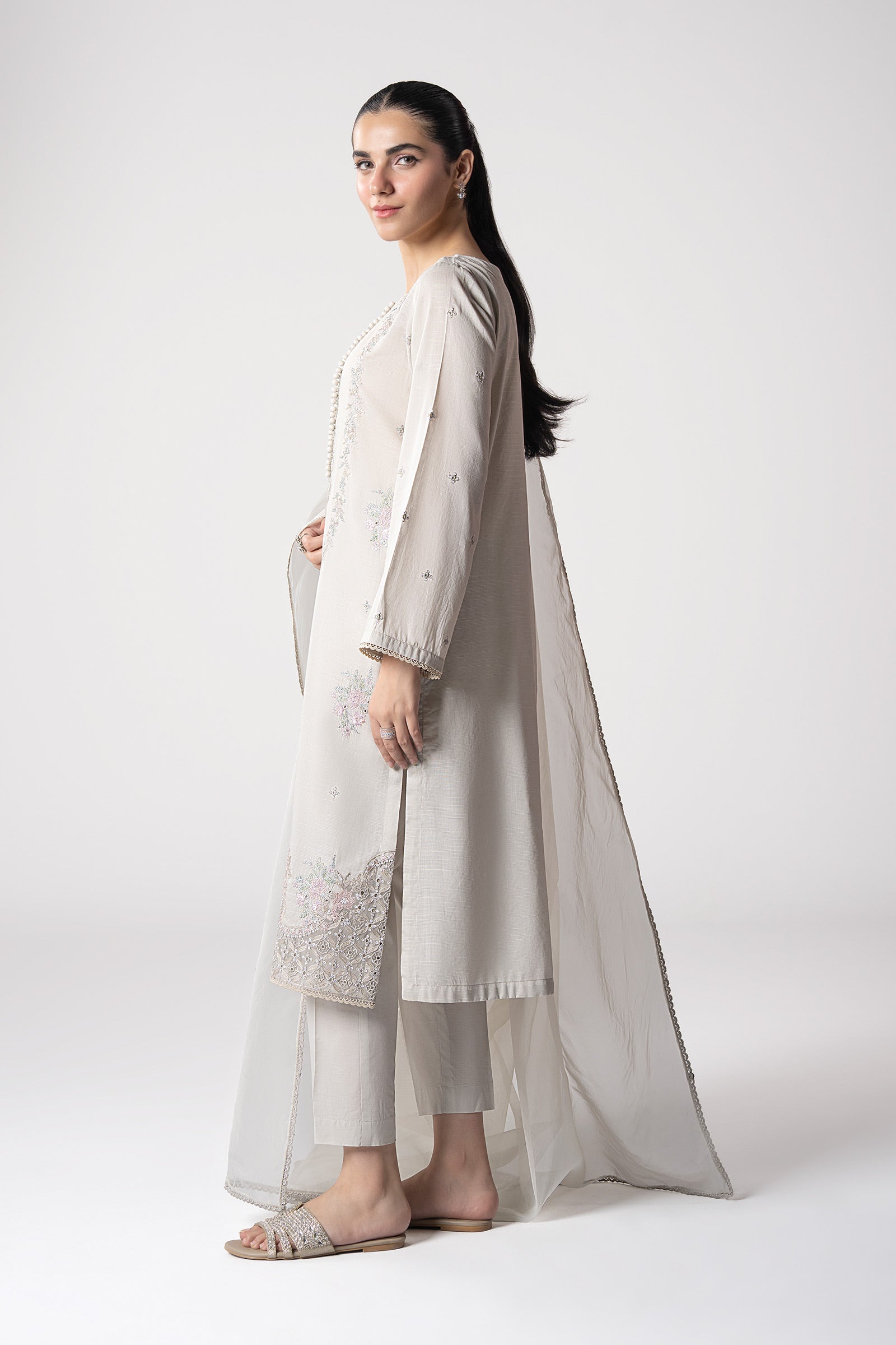 3 Pc Embroidered Slub Lawn Suit