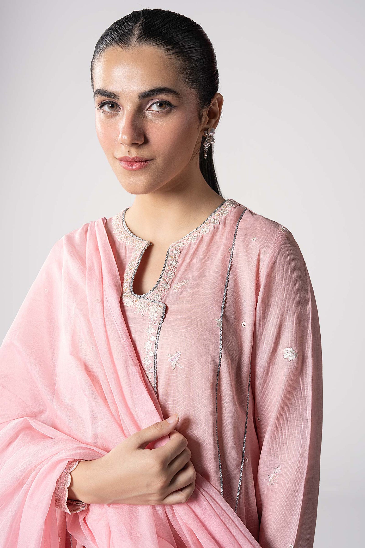3 Pc Embroidered Slub Lawn Suit