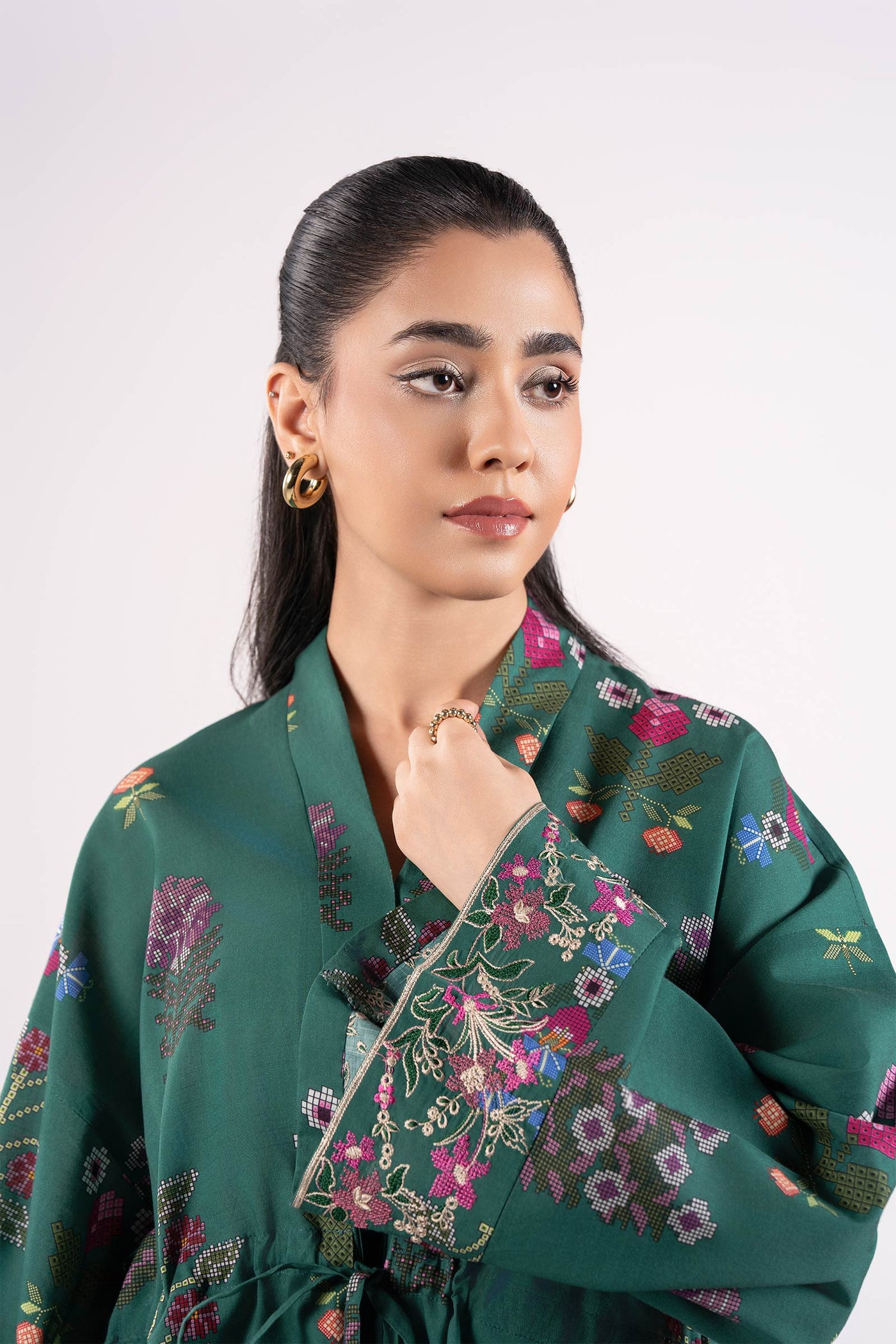 2 Pc Embroidered Slub Lawn Suit