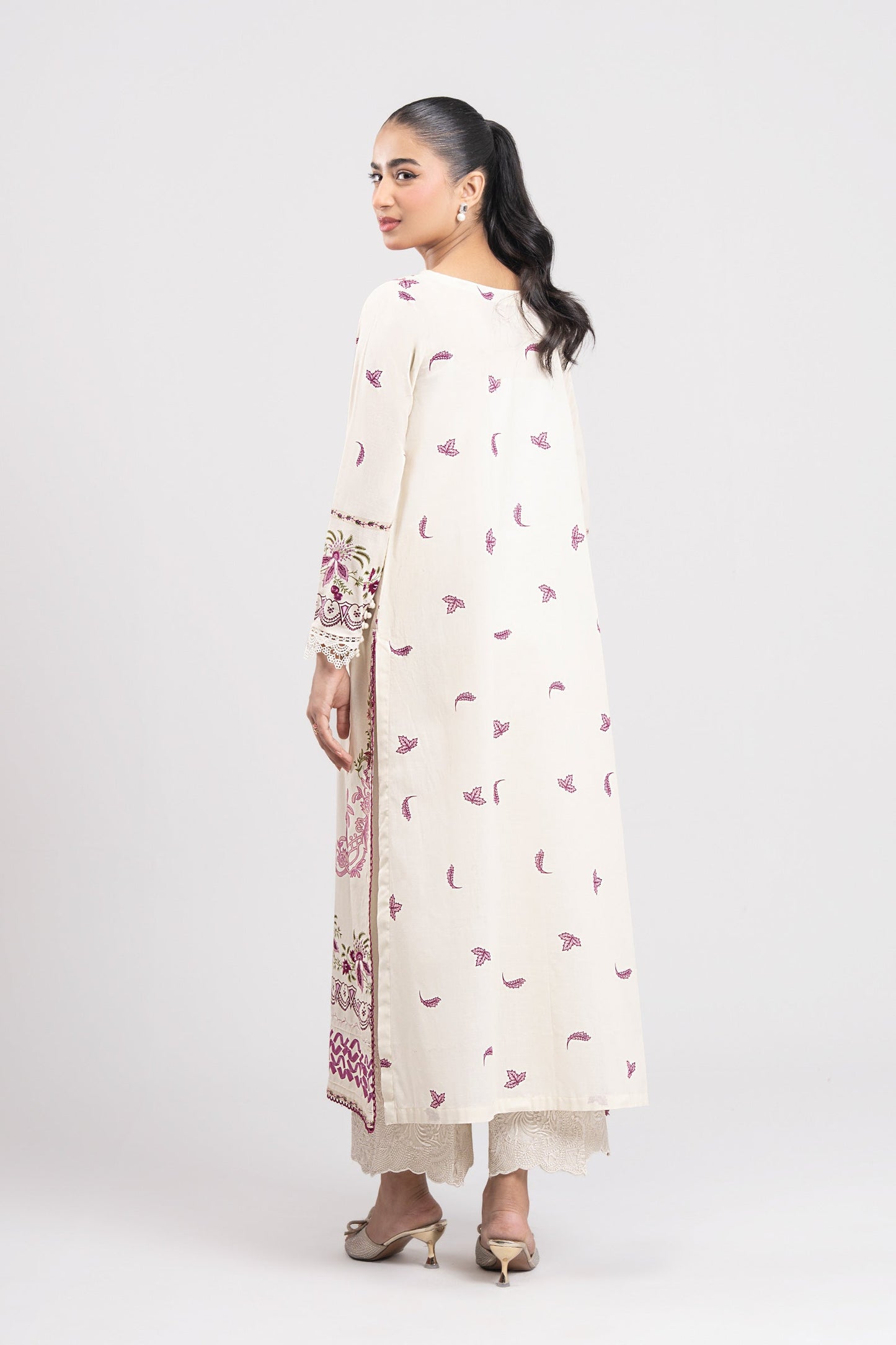 2 Pc Embroidered Slub Lawn Suit