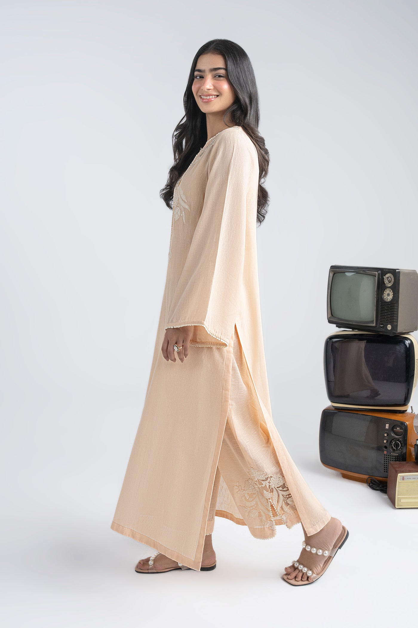 2 Pc Embroidered Karandi Suit