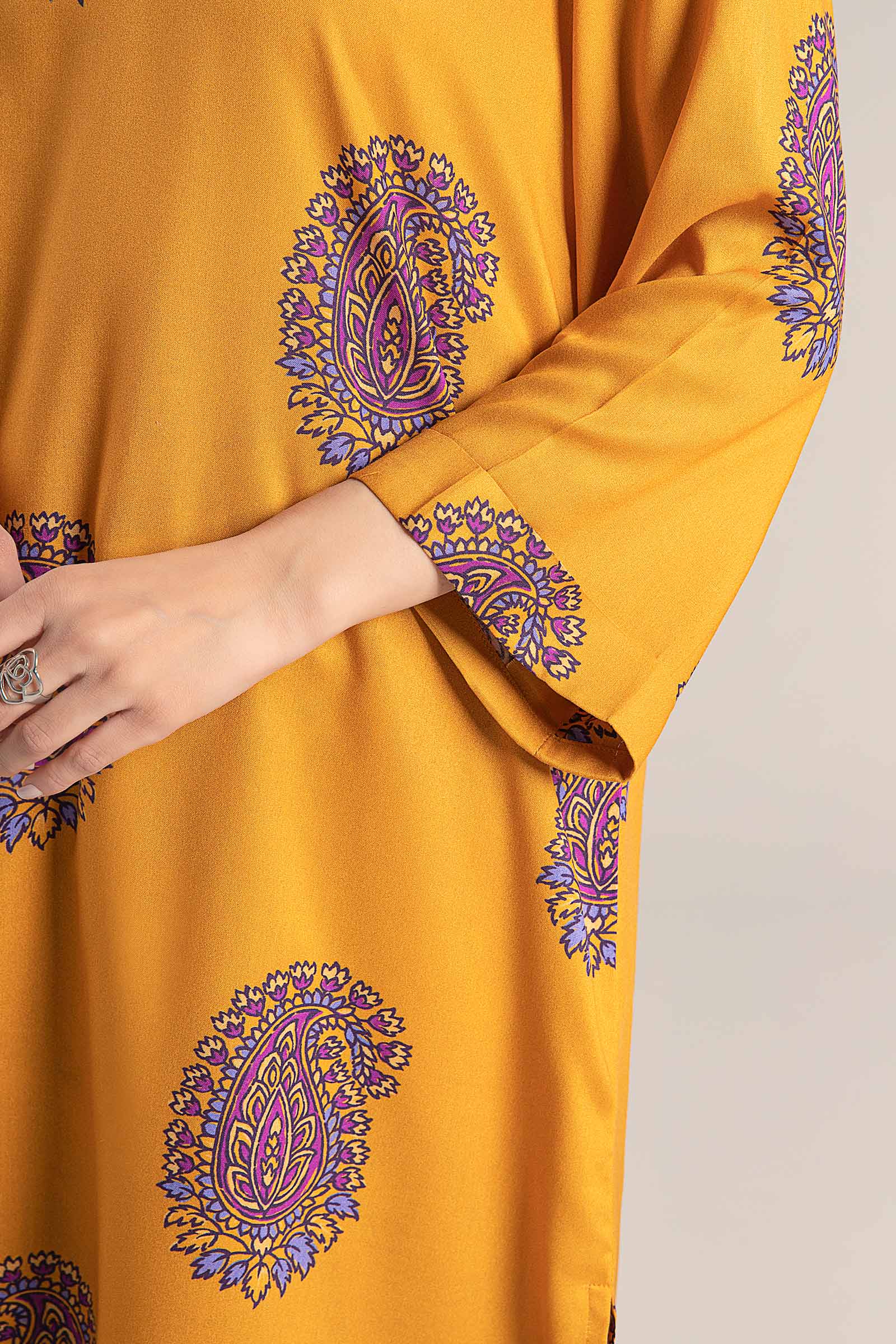 2 Pc Printed Arabic Lawn Suit