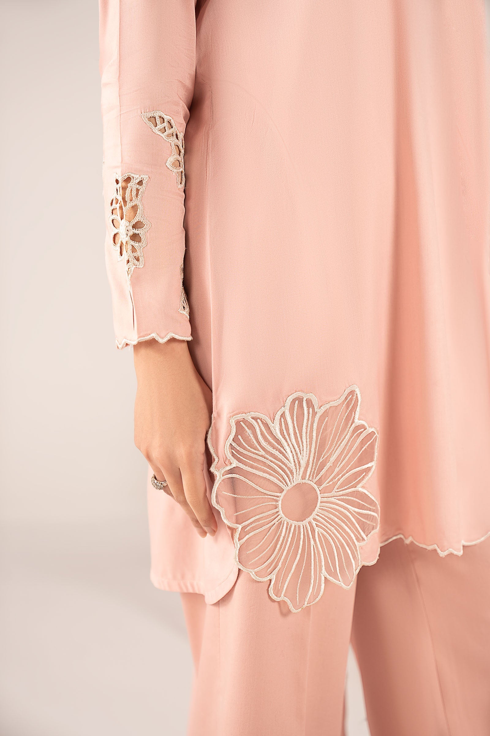 2 Pc Embroidered Arabic Lawn Suit