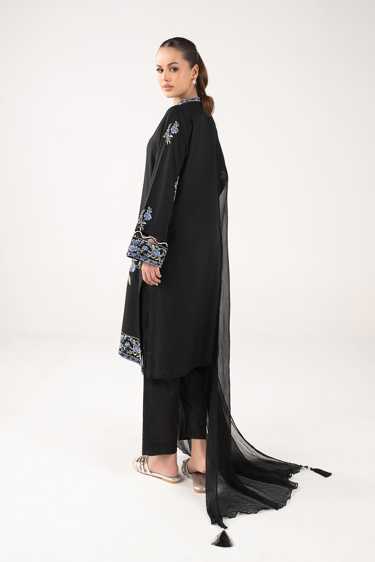 2 Pc Embroidered Arabic Lawn Suit