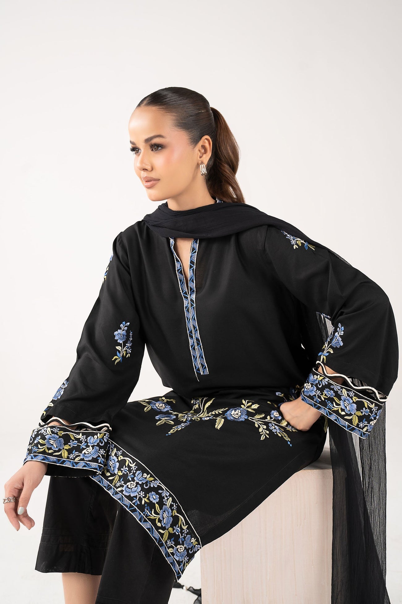 2 Pc Embroidered Arabic Lawn Suit