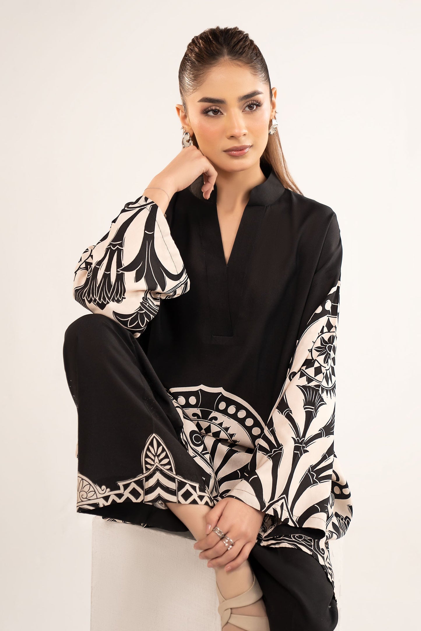 2 Pc Printed Arabic Lawn Suit