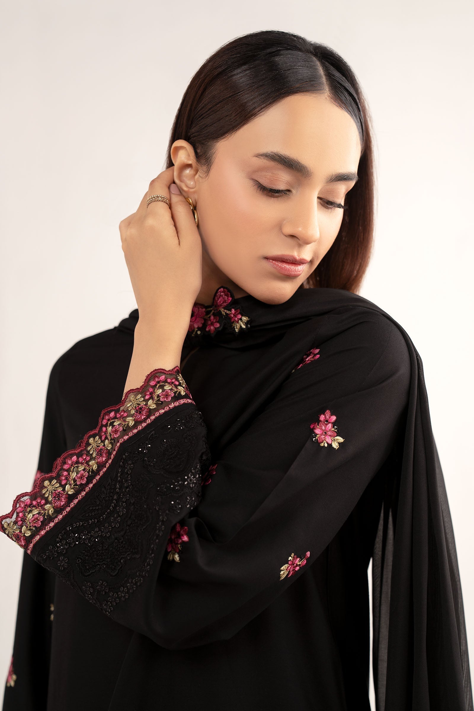 3 Pc Embroidered Arabic Lawn Suit