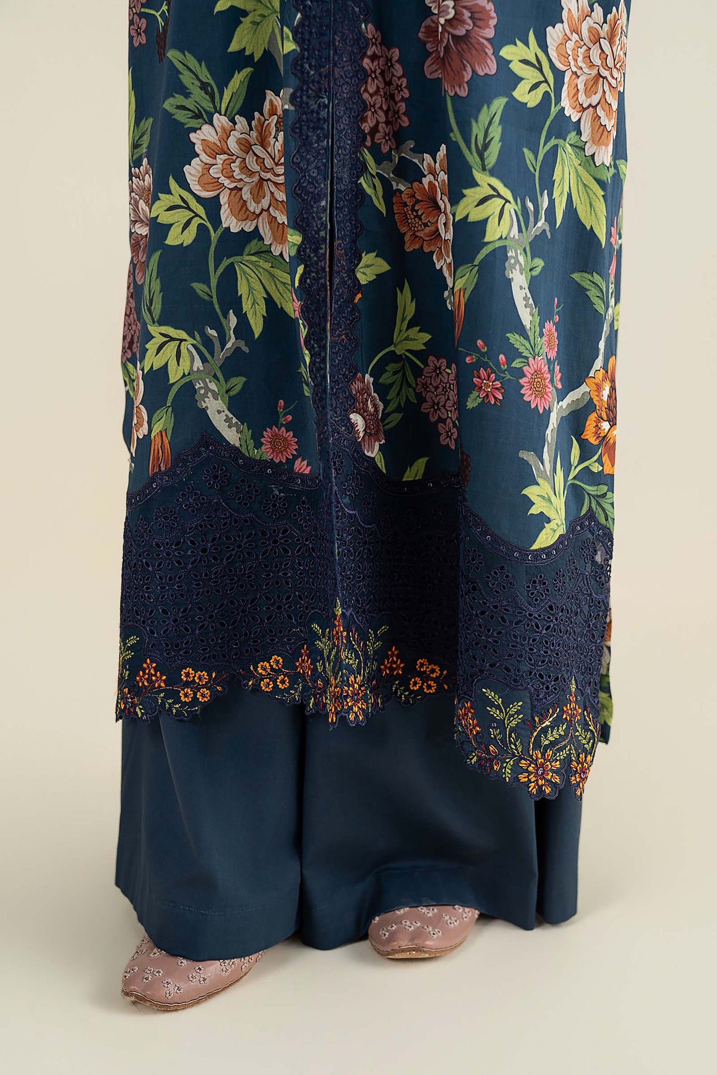 3 Pc Embroidered Lawn Suit