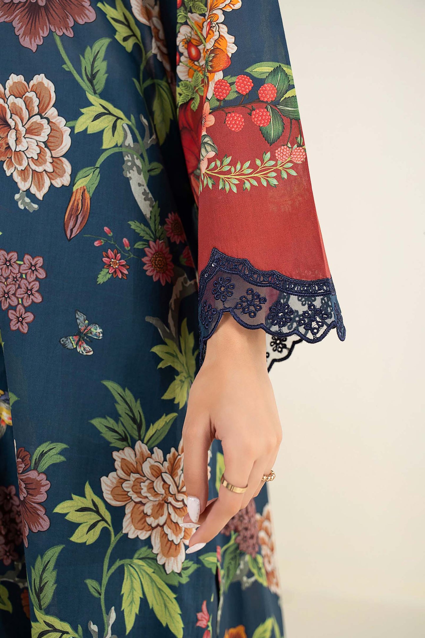 3 Pc Embroidered Lawn Suit