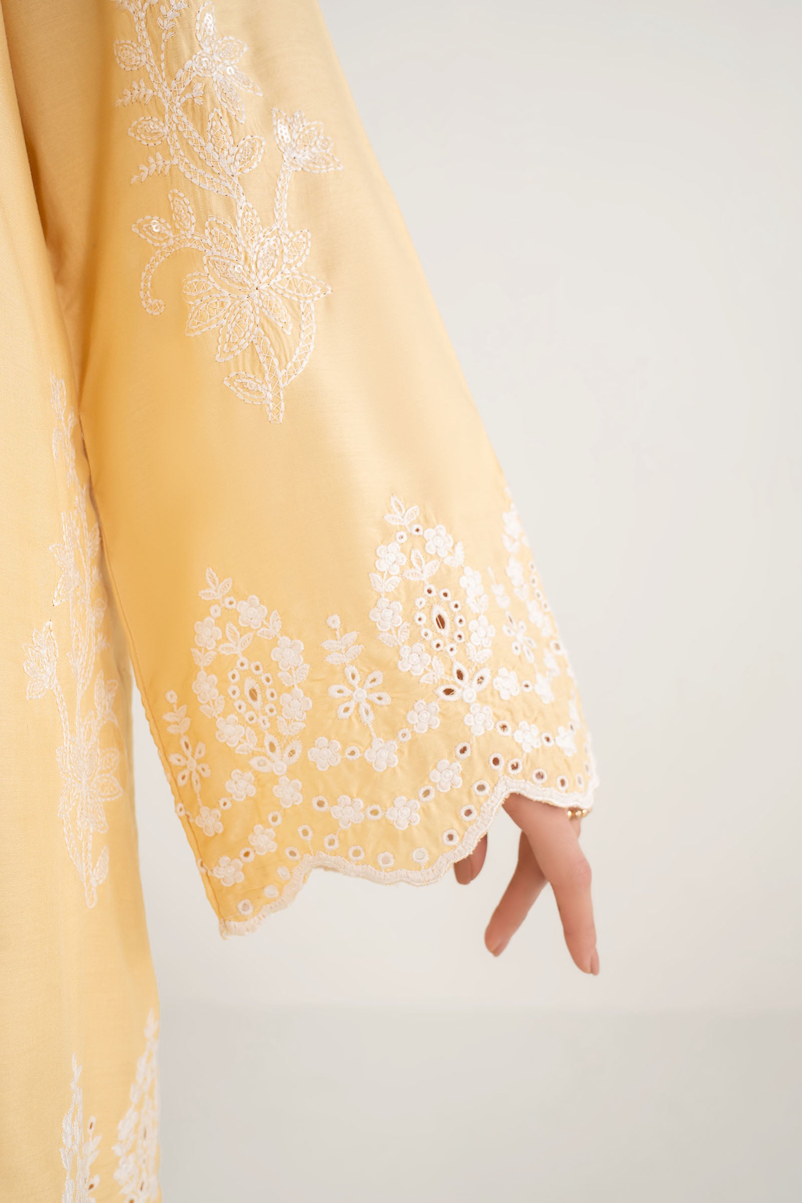2 Pc Embroidered Arabic Lawn Suit