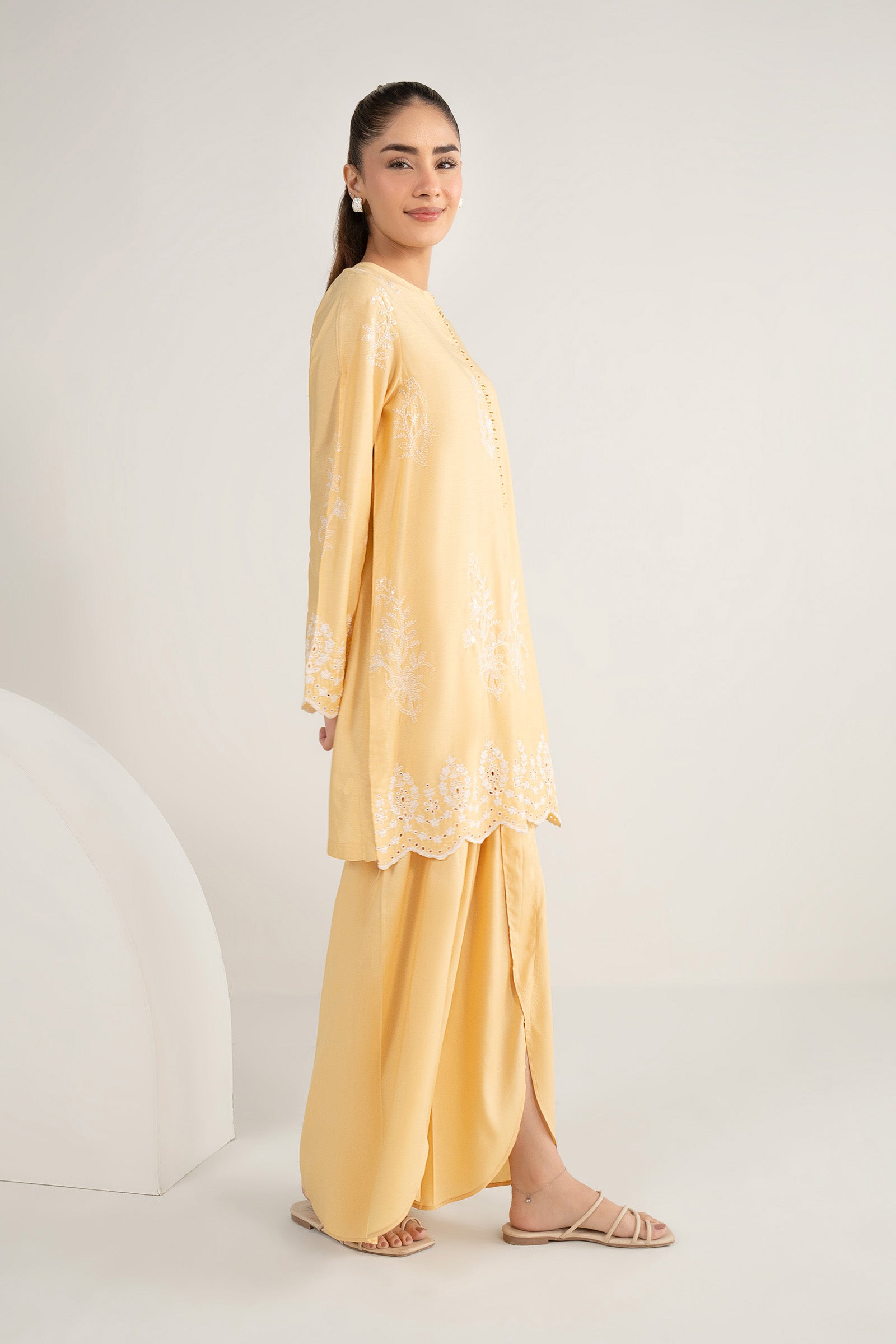 2 Pc Embroidered Arabic Lawn Suit