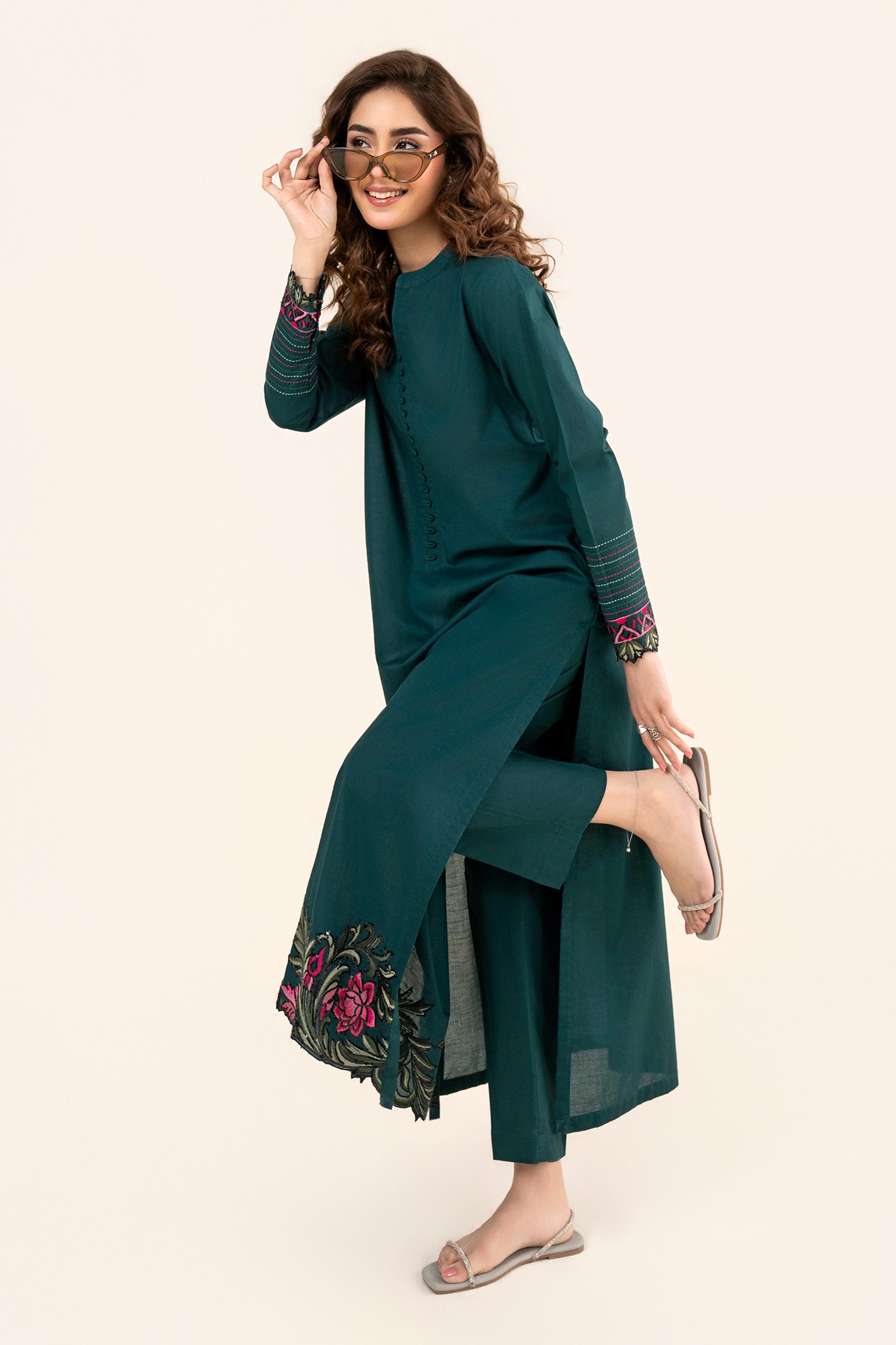 2 Pc Embroidered Slub Lawn Suit
