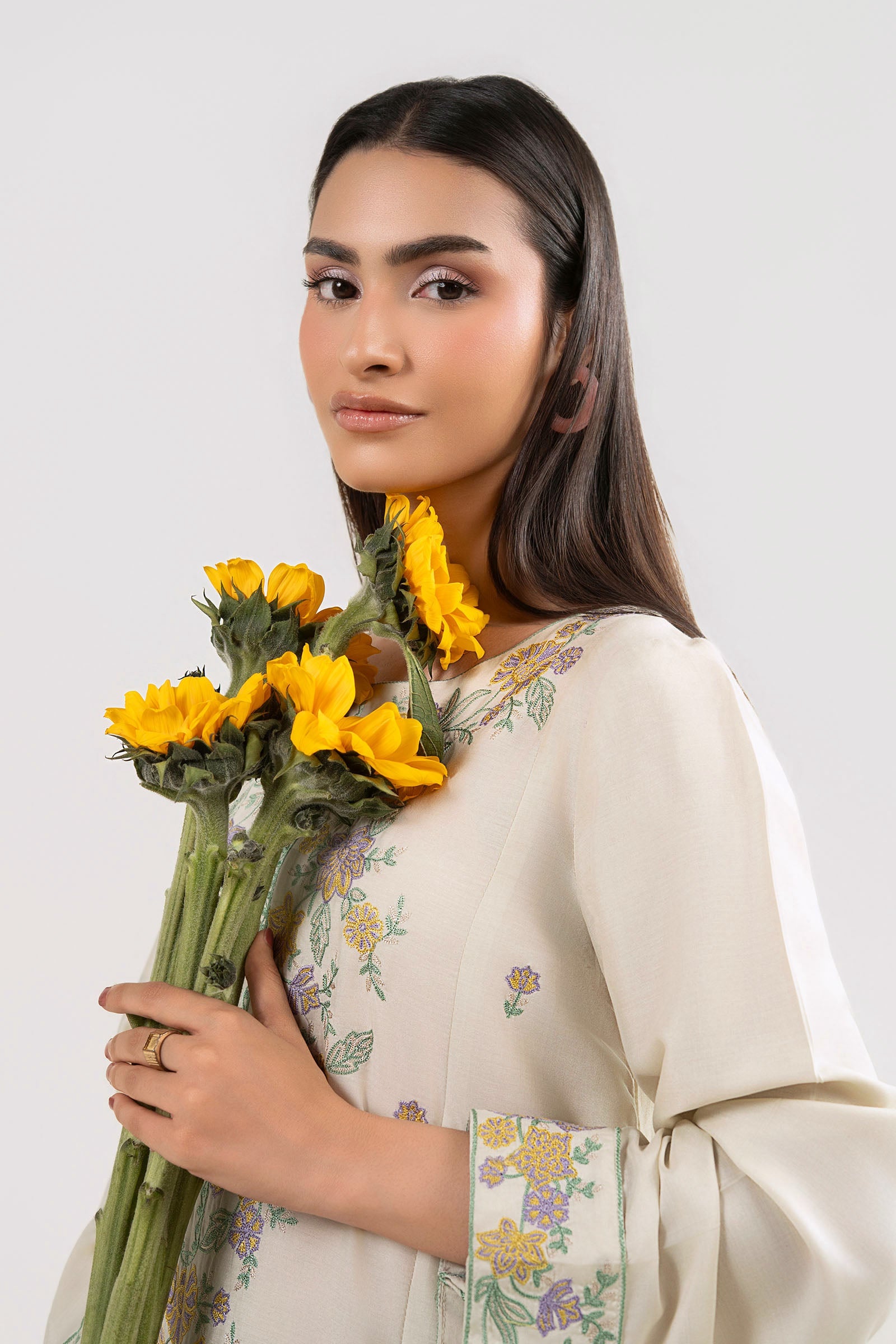 2 Pc Embroidered Arabic Lawn Suit