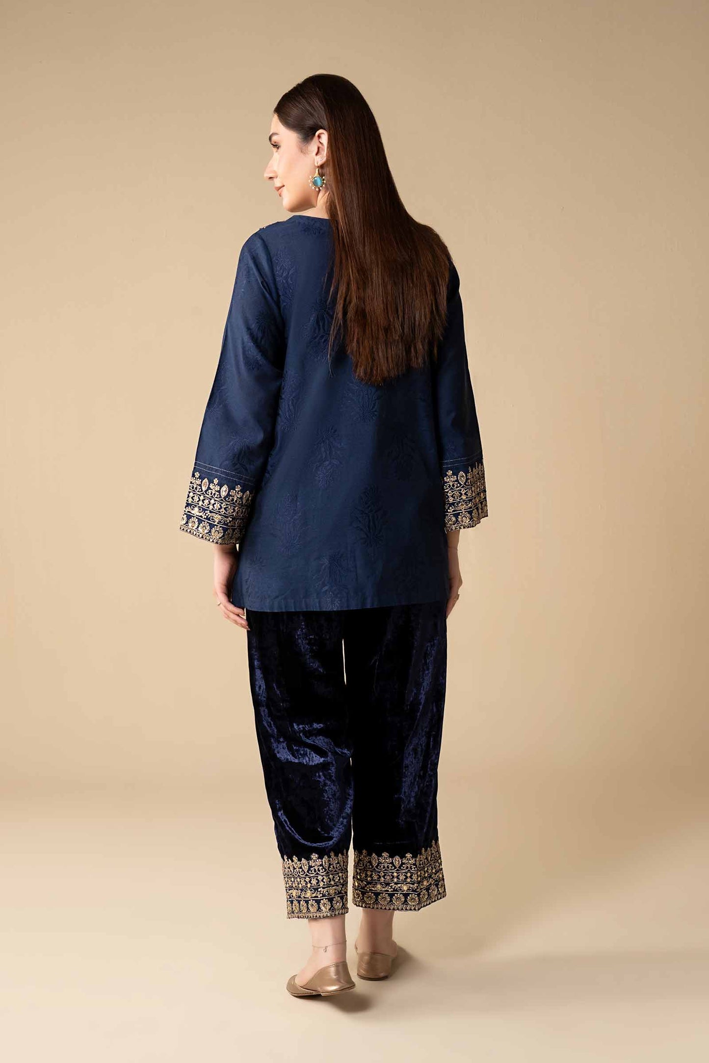2 Pc Embroidered Jacquard Silk Suit