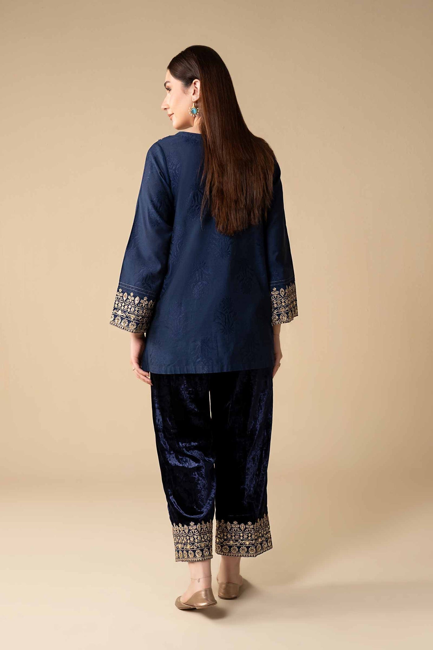 2 Pc Embroidered Jacquard Silk Suit